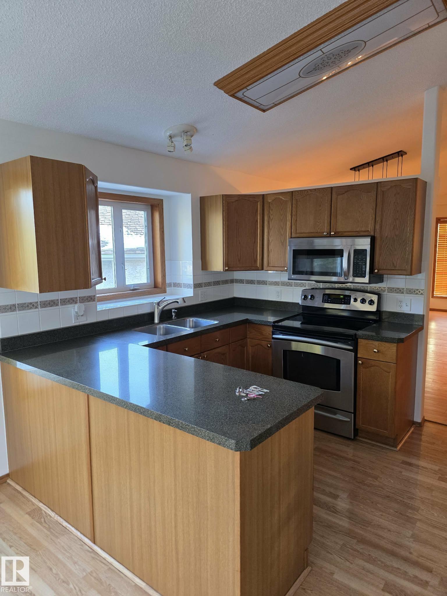 15 Olmstead Court, Oakmont, St. Albert