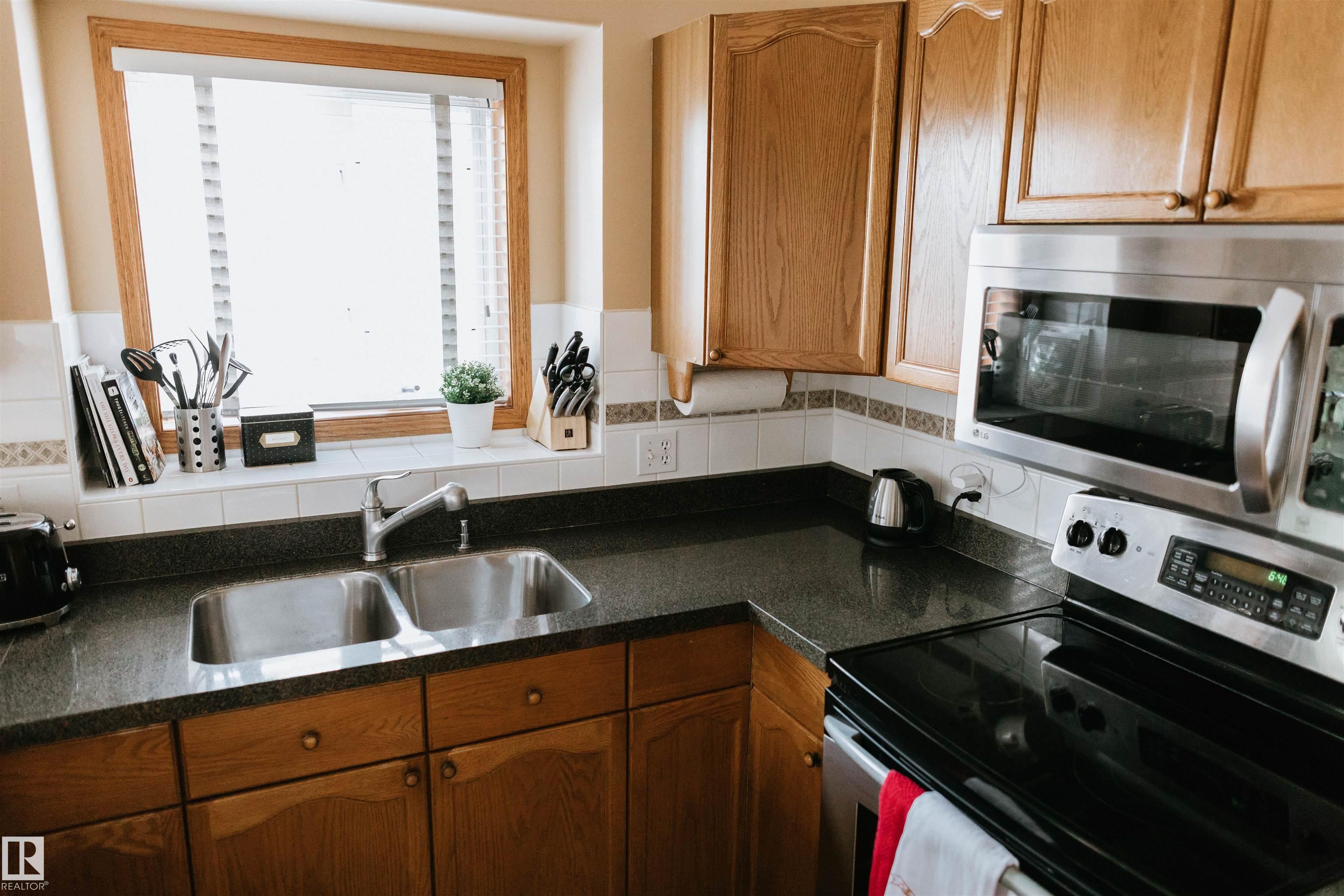 Photo 7 at 15 Olmstead Court, Oakmont, St. Albert