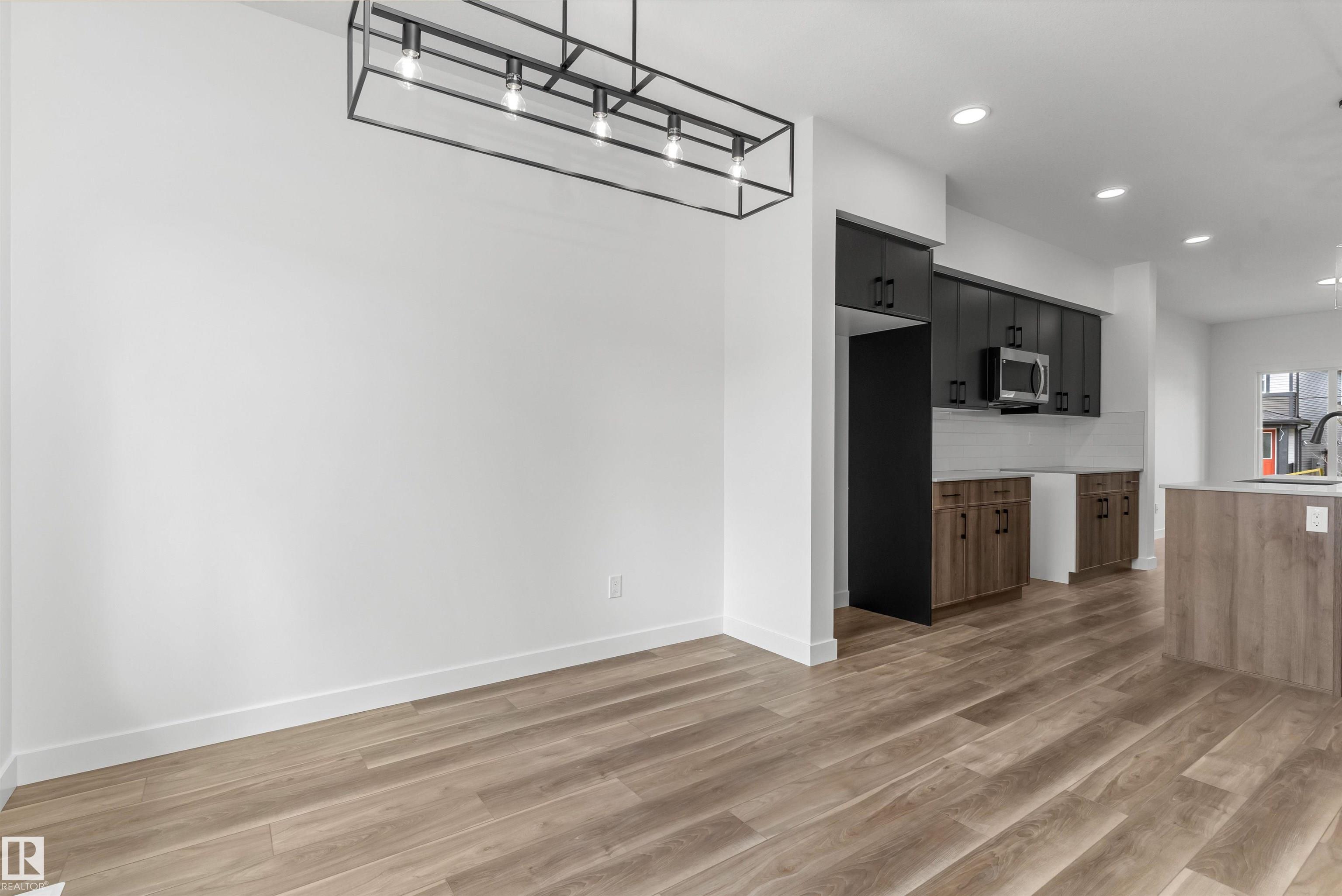 https://zimg.paragon.ice.com/ParagonImages/Property/PM/RAE/225390057/10/0/0/3fef524984dcdd1232cf09e3c6925e2d/1/9f72fda96ac26b481f14c84b0c97f75b/225390057-9cb16ac6-a229-4996-a483-dc99165a5cd6.JPG