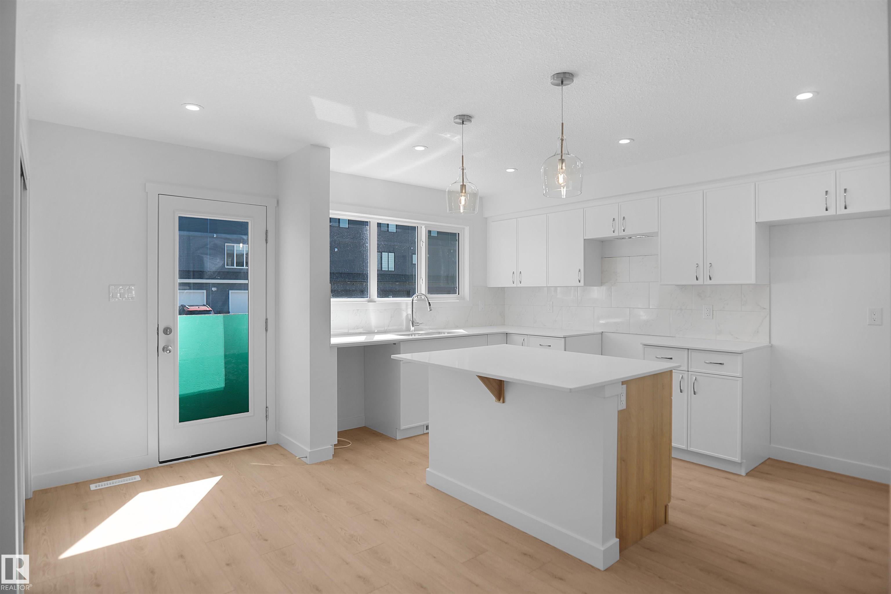 https://zimg.paragon.ice.com/ParagonImages/Property/PM/RAE/225390082/8/0/0/e8d43b5caf4ed2251c0a09ba53c1d465/1/845a0c8134bafbf9237ce3467f03a827/225390082-c2d55b53-ffd9-44de-a0a8-44c4e35cfbe5.JPG