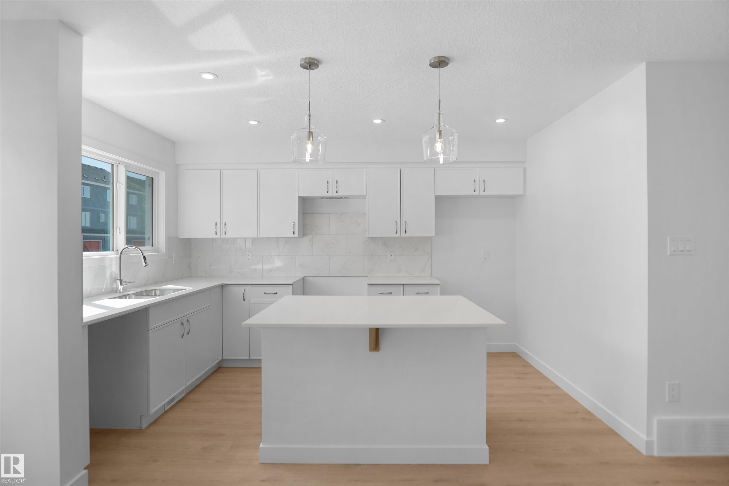 https://zimg.paragon.ice.com/ParagonImages/Property/PM/RAE/225390082/9/0/0/da8ad13e3794a24a2c3f56de2add69ed/1/845a0c8134bafbf9237ce3467f03a827/225390082-4b385a39-7967-4194-a211-5f1fb65866be.JPG