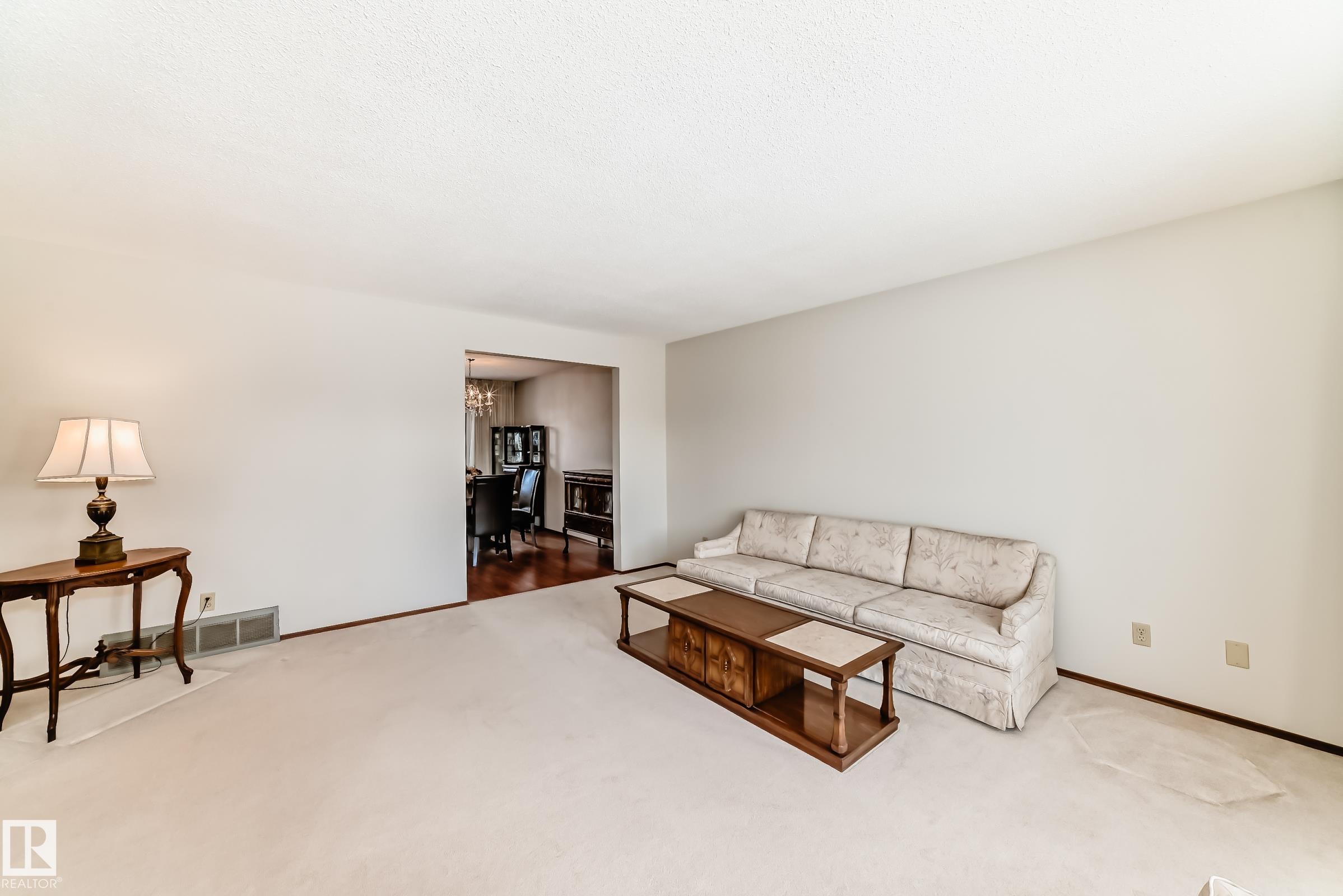 Photo 8 at 4231 110 Street NW, Rideau Park, Edmonton