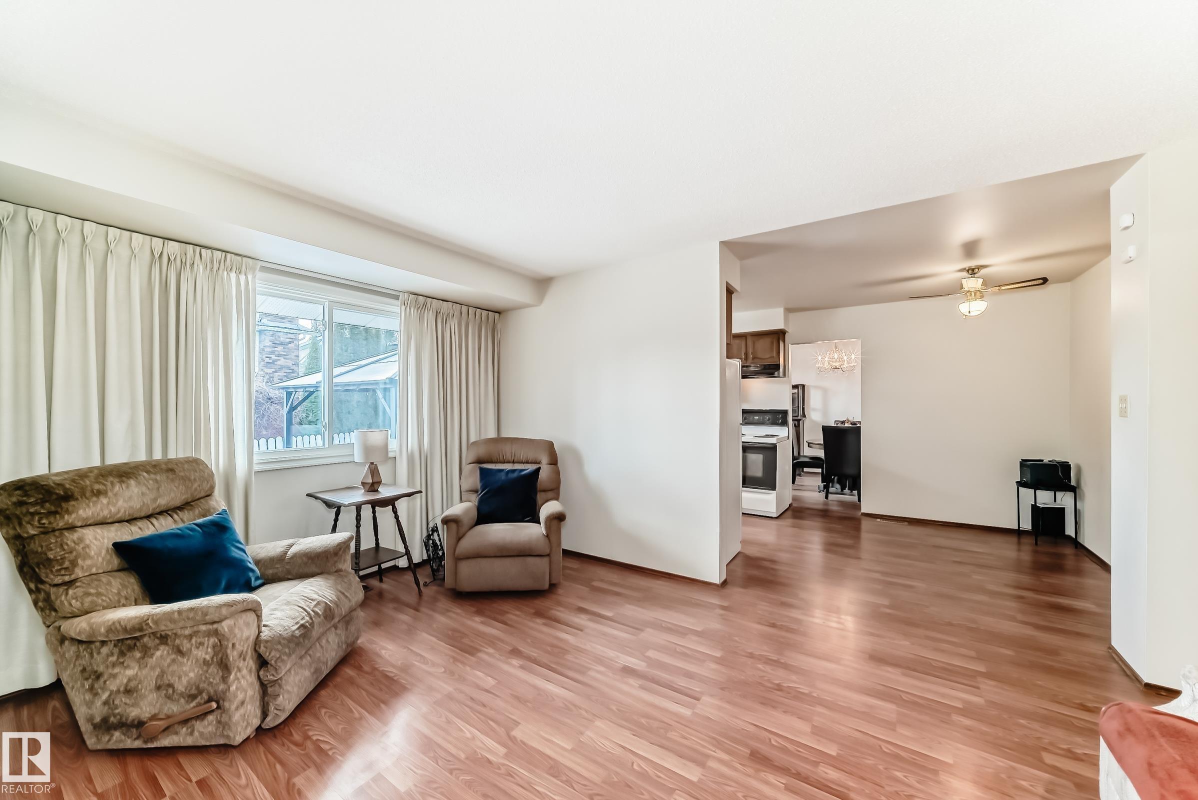 Photo 10 at 4231 110 Street NW, Rideau Park, Edmonton