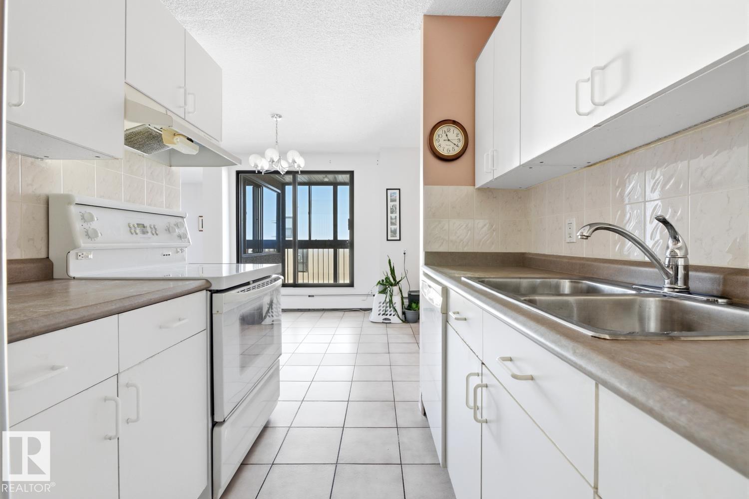 Photo 11 at 802 - 10155 114 Street NW, Wîhkwêntôwin, Edmonton