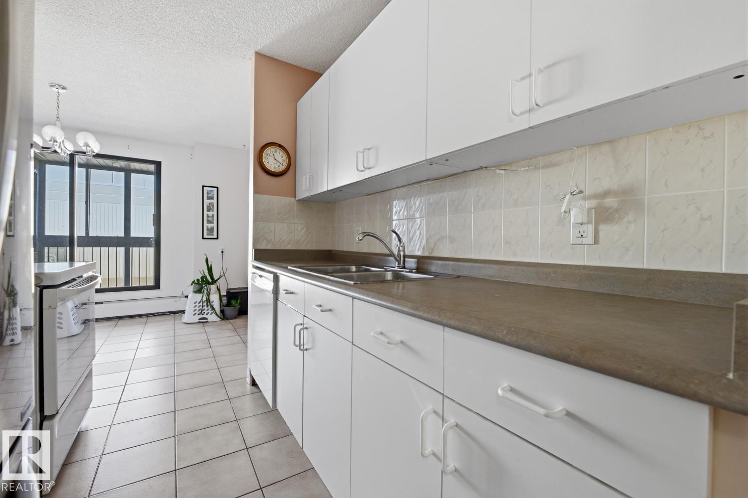 Photo 12 at 802 - 10155 114 Street NW, Wîhkwêntôwin, Edmonton