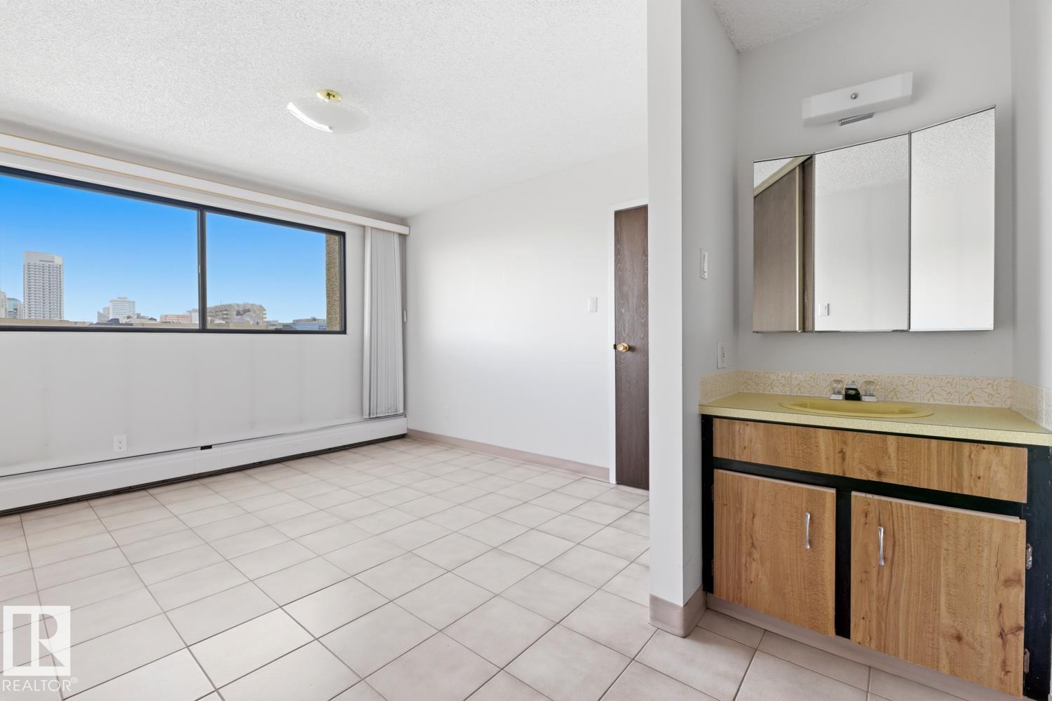 Photo 18 at 802 - 10155 114 Street NW, Wîhkwêntôwin, Edmonton