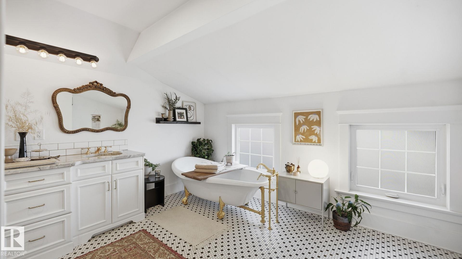 Photo 23 at 10923 125 Street NW, Westmount, Edmonton