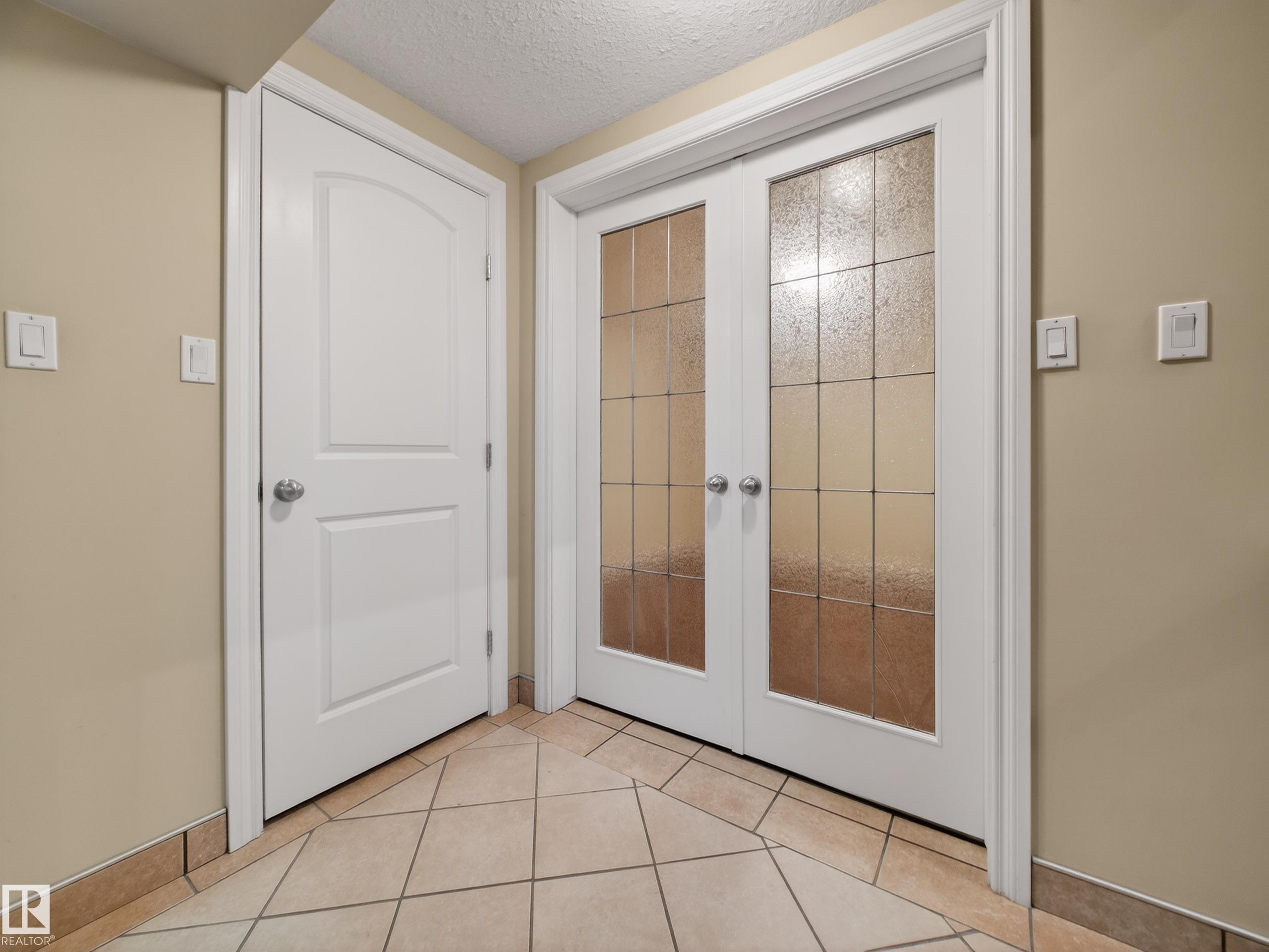 Photo 40 at 10454 166 Street NW, Britannia Youngstown, Edmonton