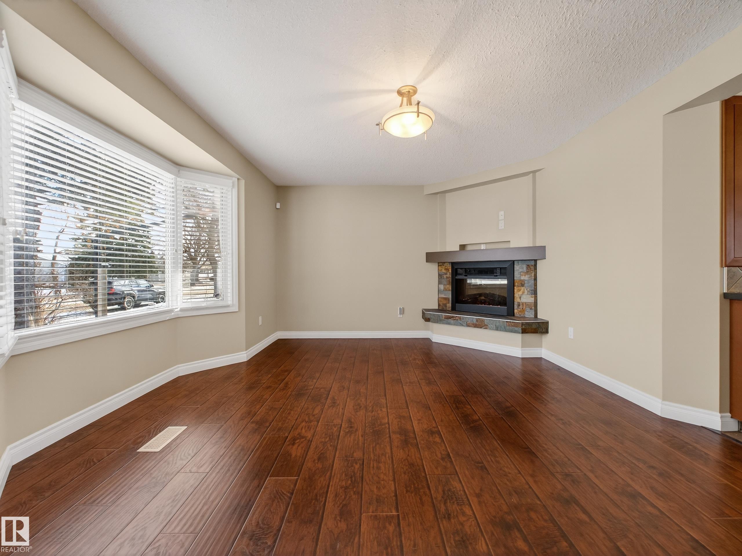 Photo 10 at 10454 166 Street NW, Britannia Youngstown, Edmonton