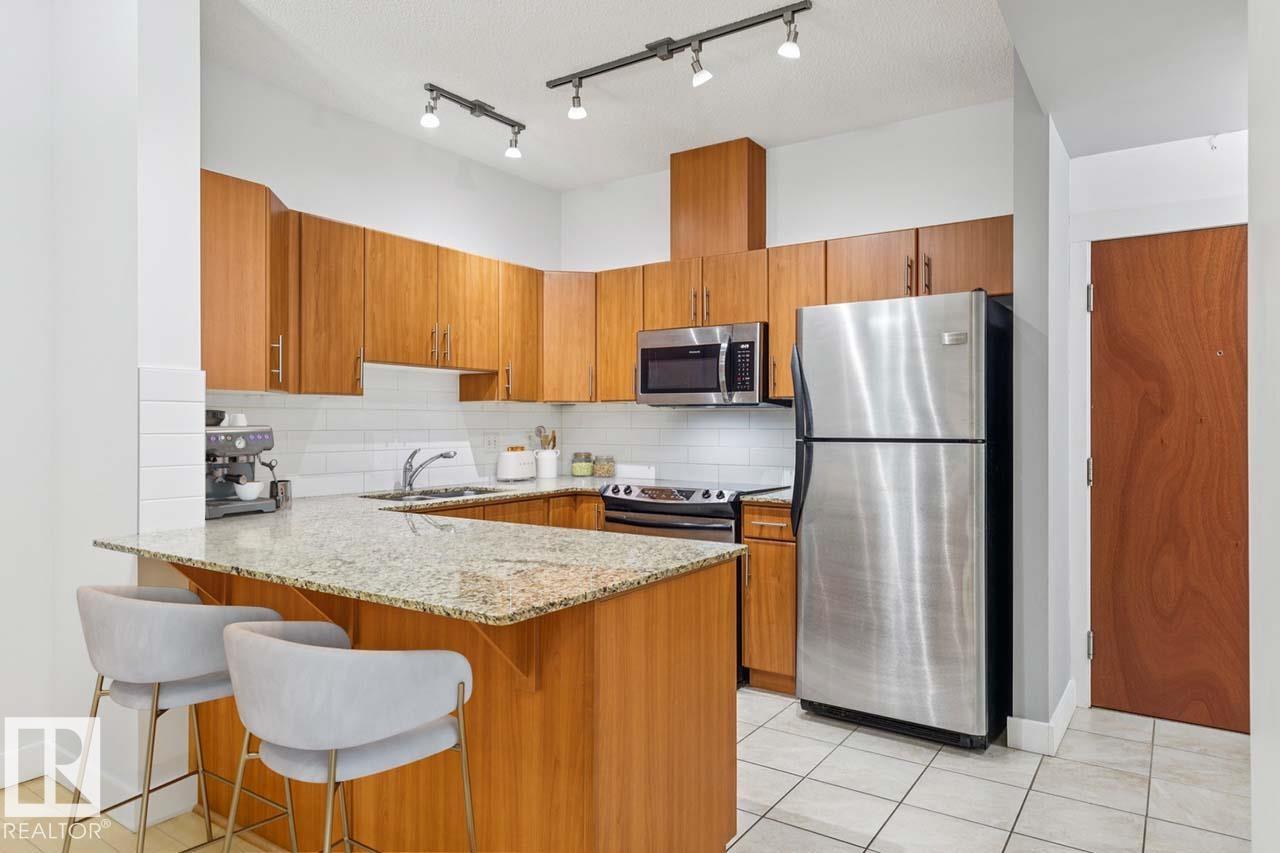 Photo 6 at 213 - 10333 112 Street NW, Wîhkwêntôwin, Edmonton