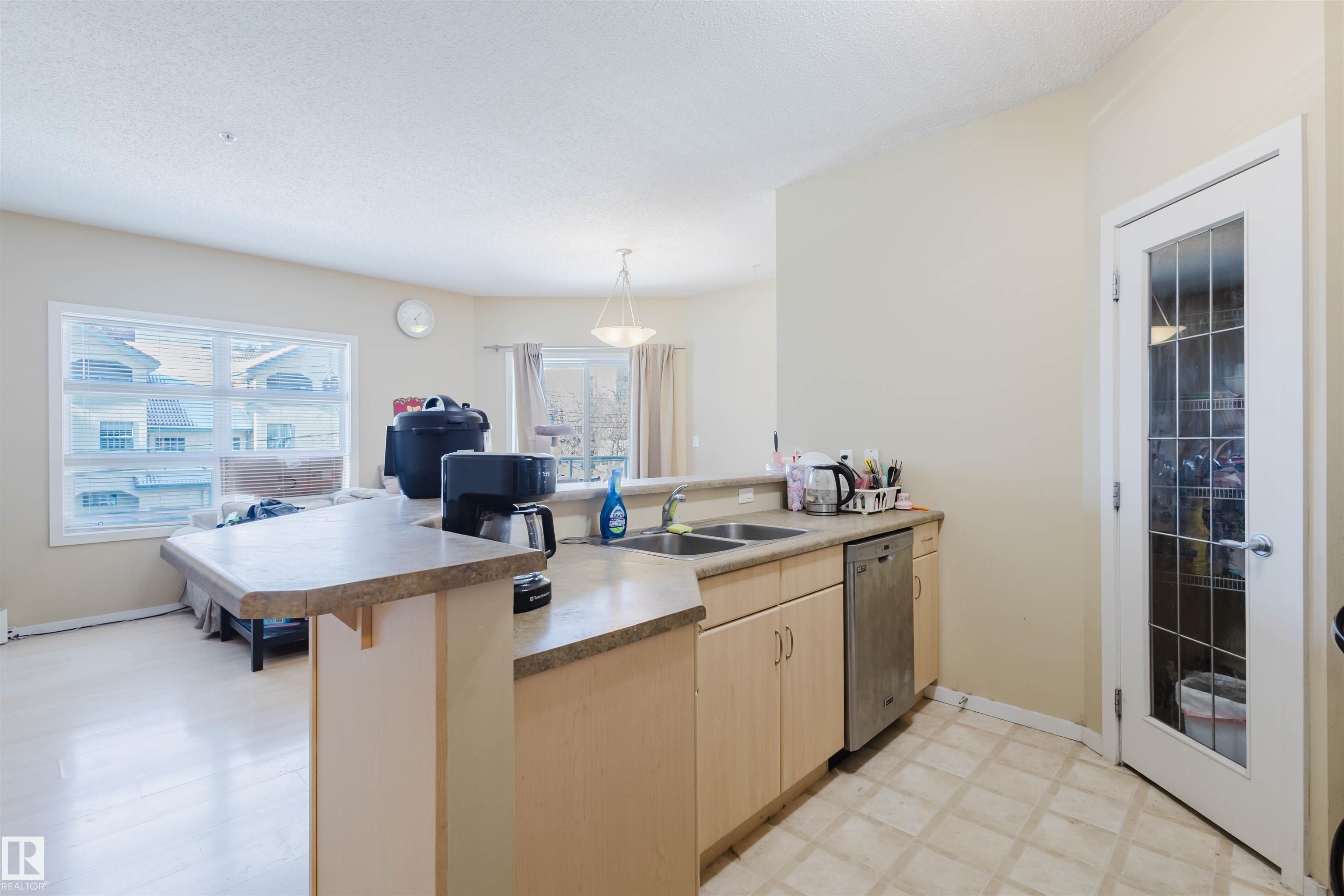 Photo 8 at 207 - 9910 111 Street NW, Wîhkwêntôwin, Edmonton