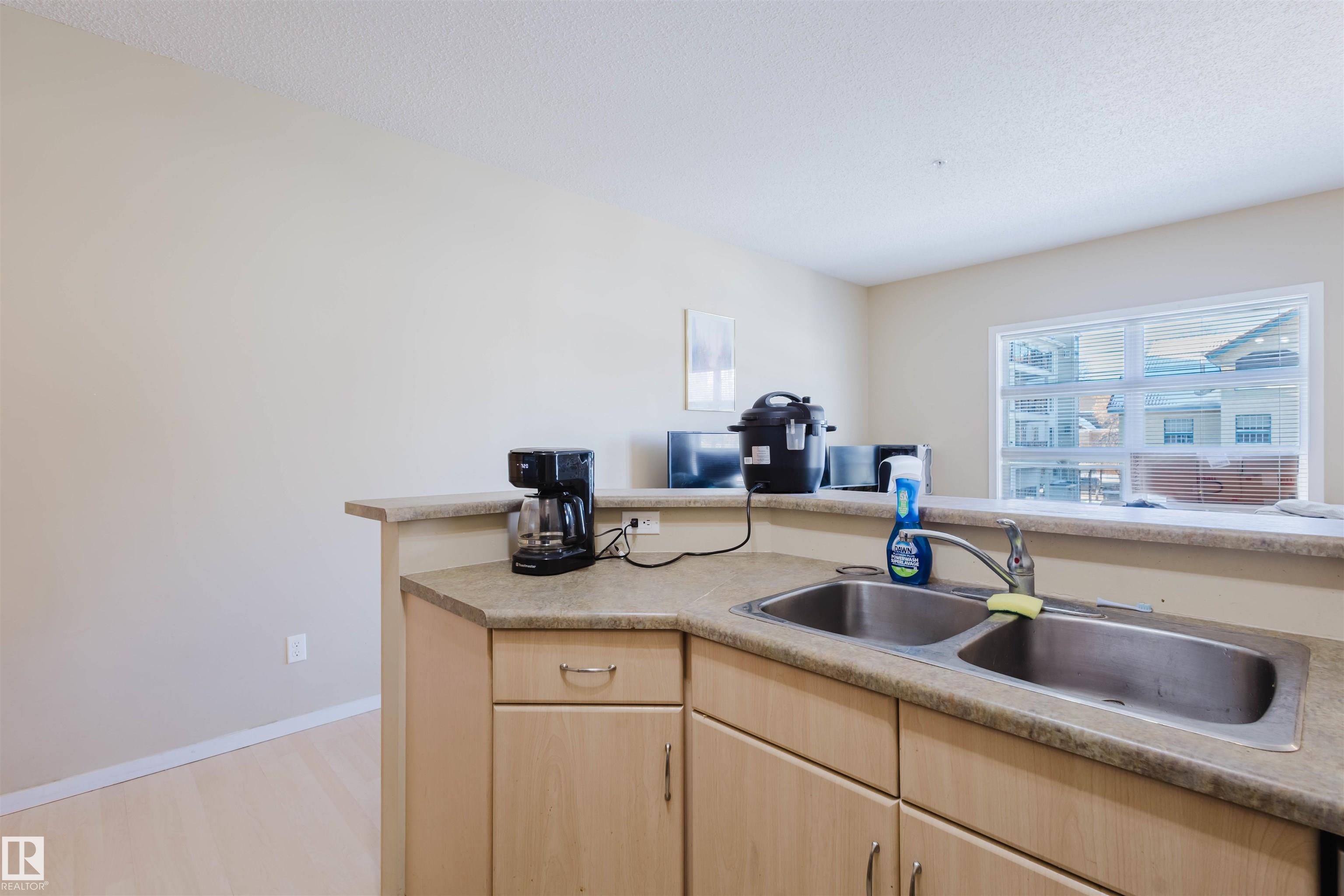 Photo 9 at 207 - 9910 111 Street NW, Wîhkwêntôwin, Edmonton