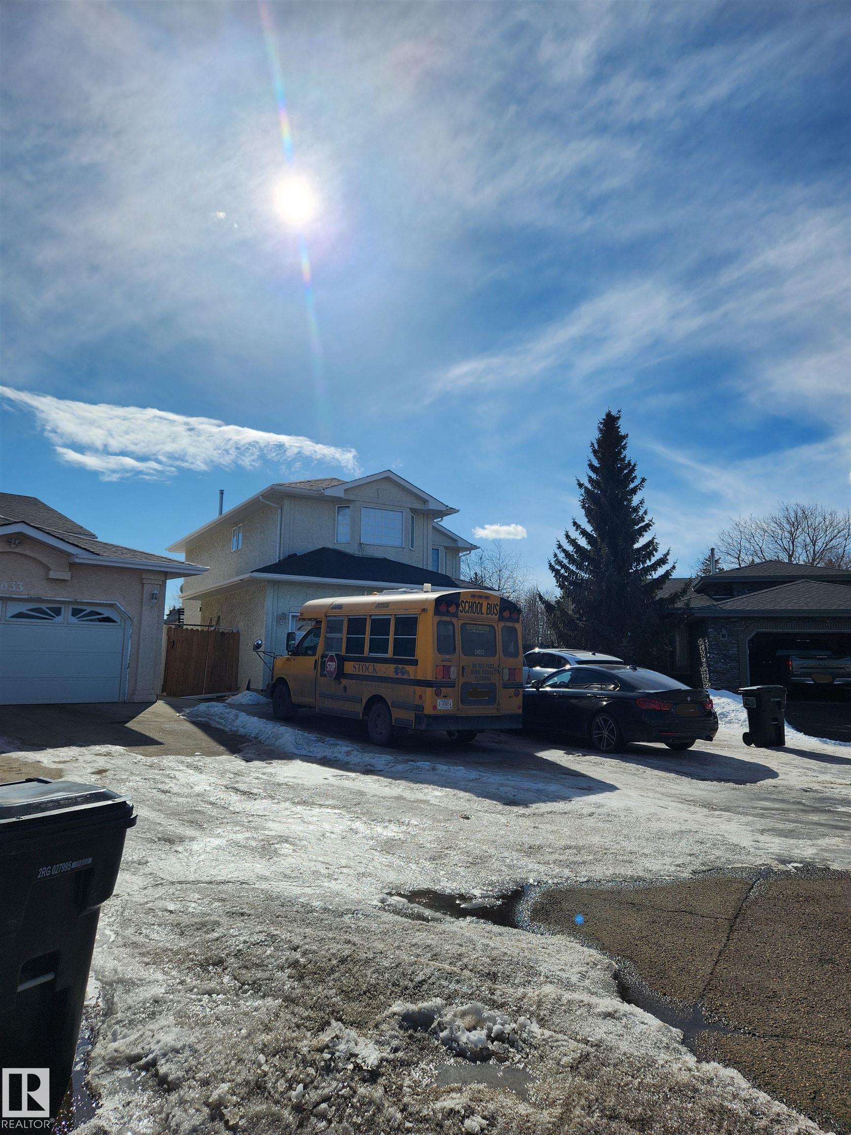 Photo 2 at 1031 Jones Crescent NW, Jackson Heights, Edmonton