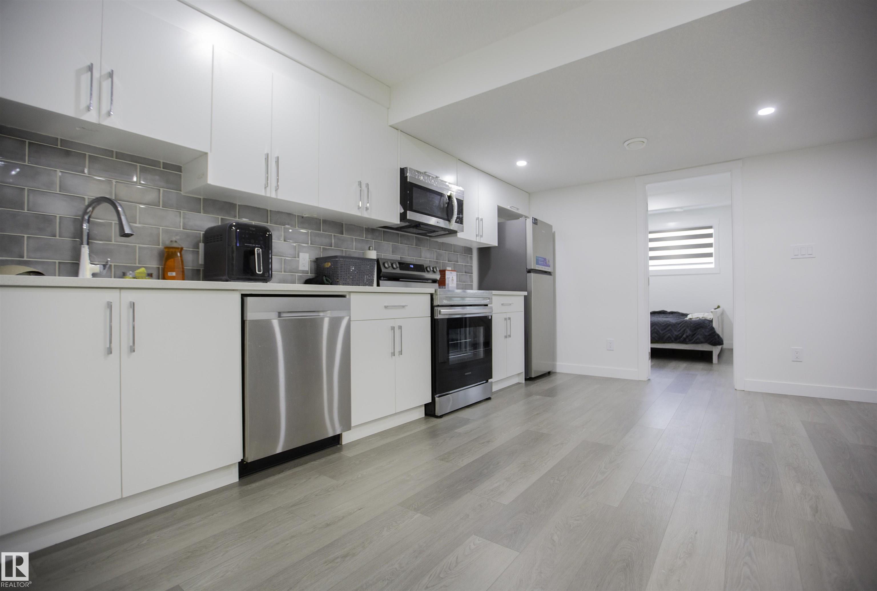 https://zimg.paragon.ice.com/ParagonImages/Property/PM/RAE/225390120/55/0/0/1744eb16da6da0953181293e7e978b74/1/a465a7f6eedde6e21b2aeb4d88484230/225390120-a3035cbe-6ae1-41aa-9728-ffb9dcf83784.JPG