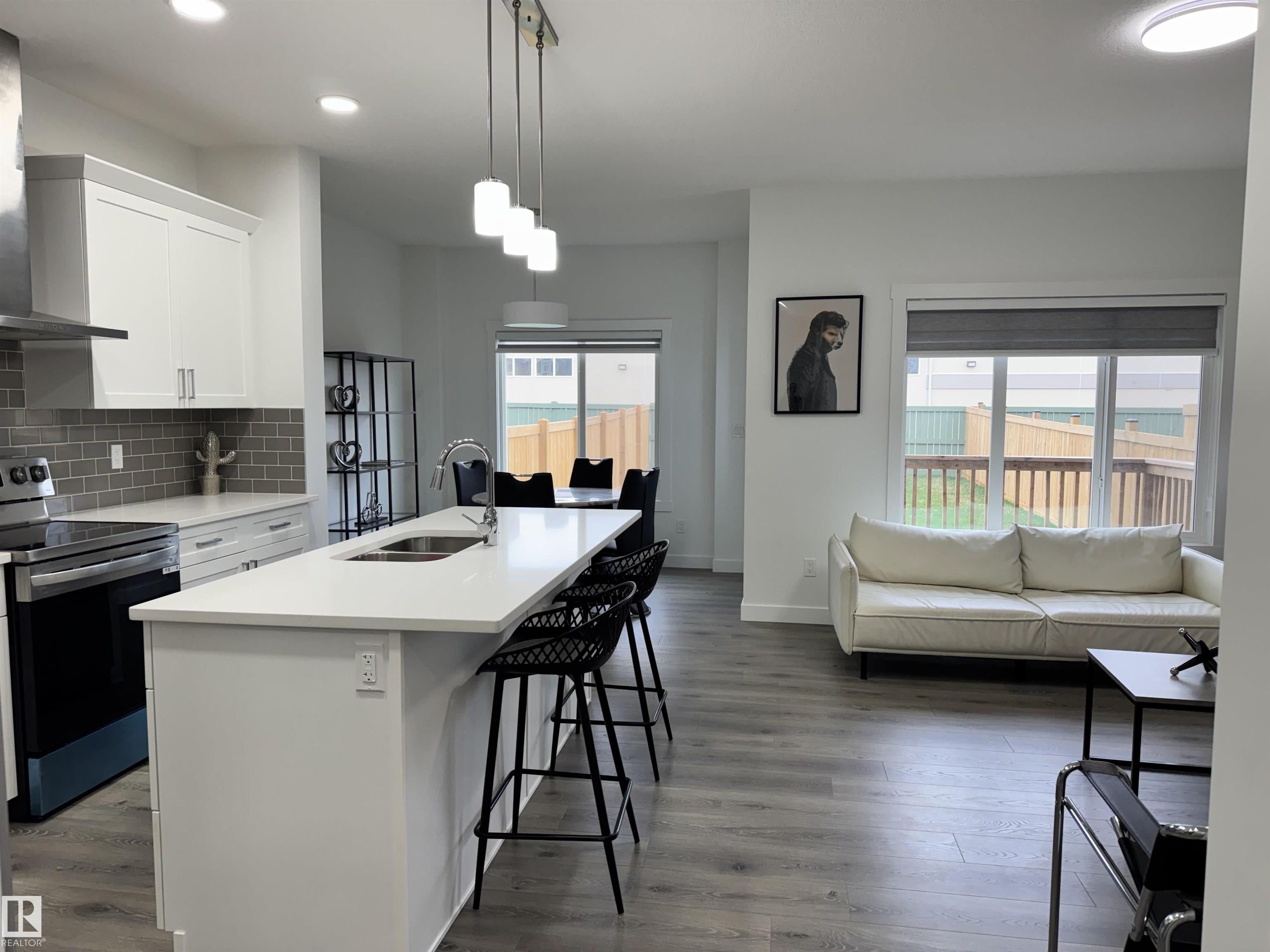 https://zimg.paragon.ice.com/ParagonImages/Property/PM/RAE/225390120/7/0/0/c506985f93322fc7a40e54c5ec538683/1/a465a7f6eedde6e21b2aeb4d88484230/225390120-d10a5b35-9387-4083-92af-a6b99437c598.JPG