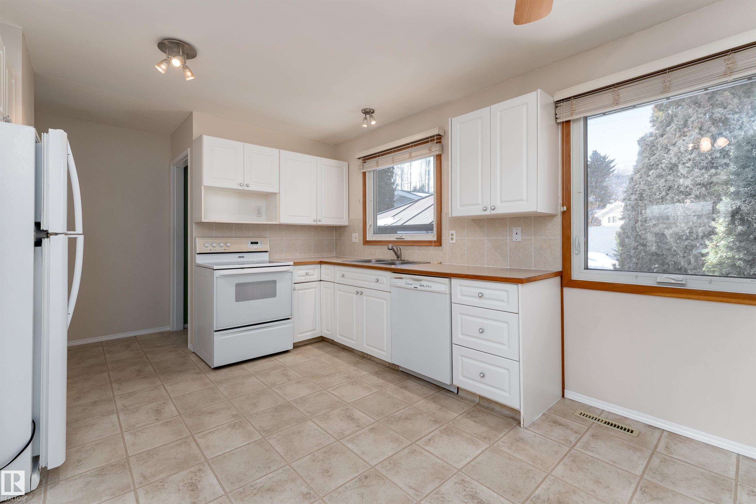 Photo 8 at 691 Alder Avenue, Maplewood, Sherwood Park