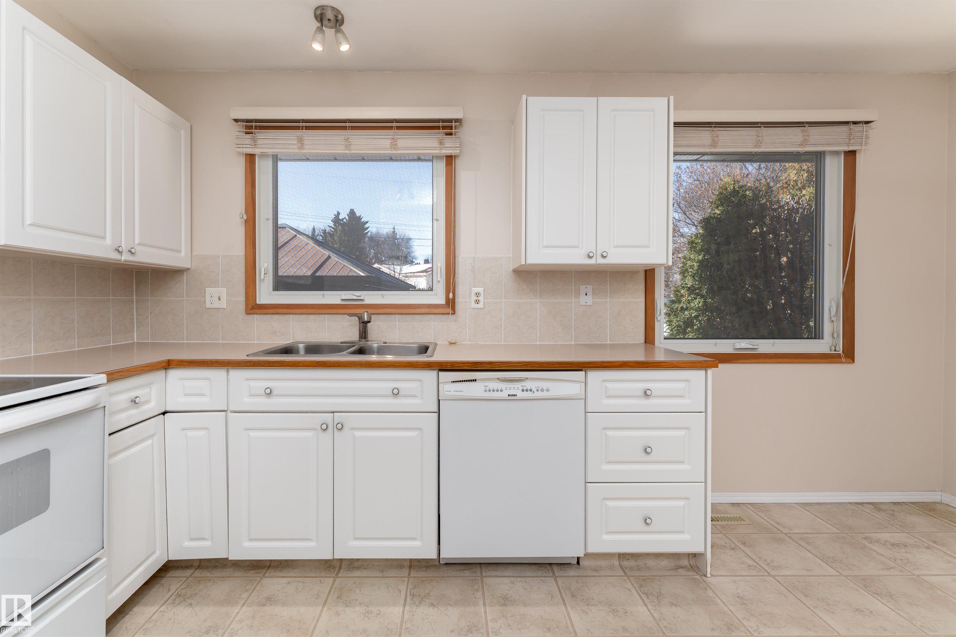 Photo 10 at 691 Alder Avenue, Maplewood, Sherwood Park