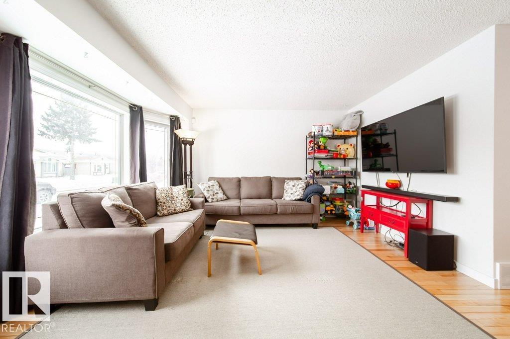 Photo 3 at 15626 84 Street NW, Belle Rive, Edmonton