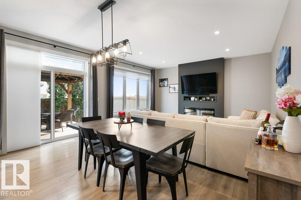 Photo 4 at 20008 18 Avenue NW, Stillwater, Edmonton