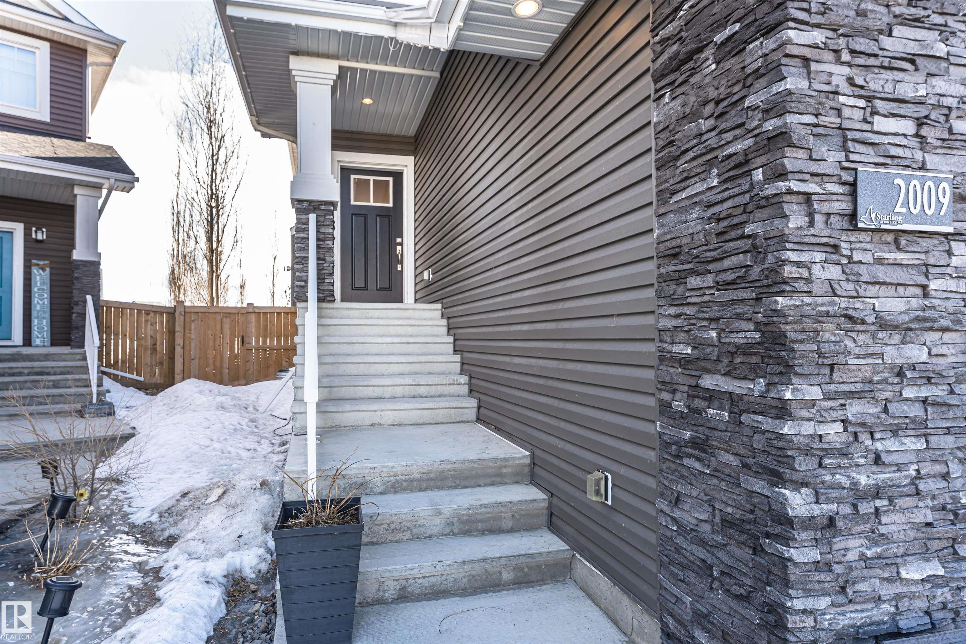 2009 Blue Jay crest NW, Starling, Edmonton