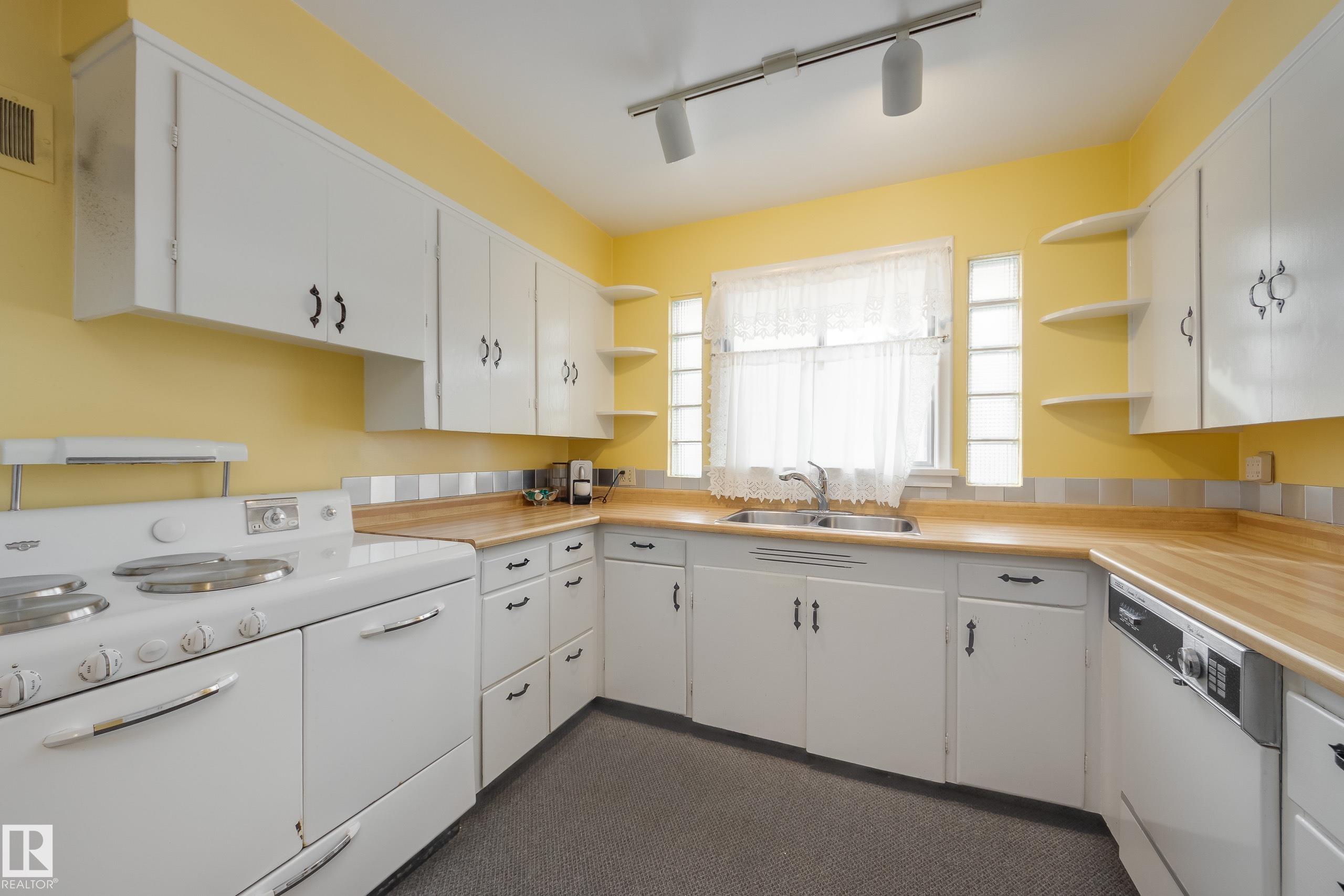 Photo 11 at 13707 102 Avenue NW, Glenora, Edmonton