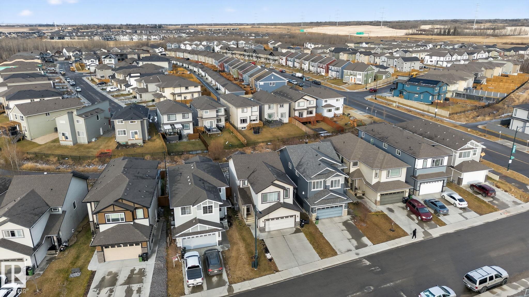 Photo 2 at 3319 8 Street NW, Maple Crest, Edmonton