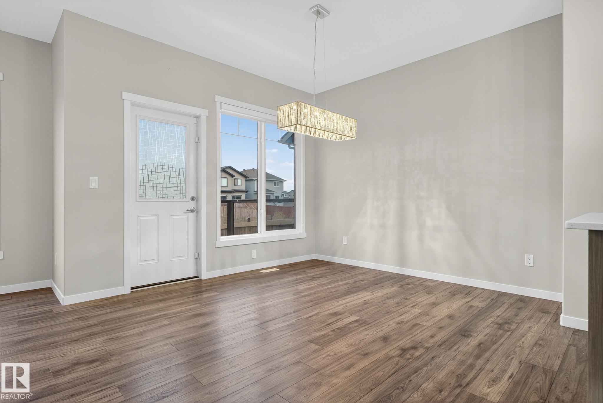 Photo 12 at 3319 8 Street NW, Maple Crest, Edmonton