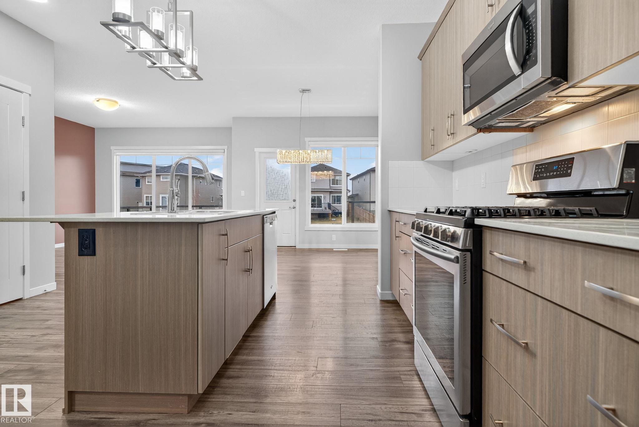 Photo 9 at 3319 8 Street NW, Maple Crest, Edmonton