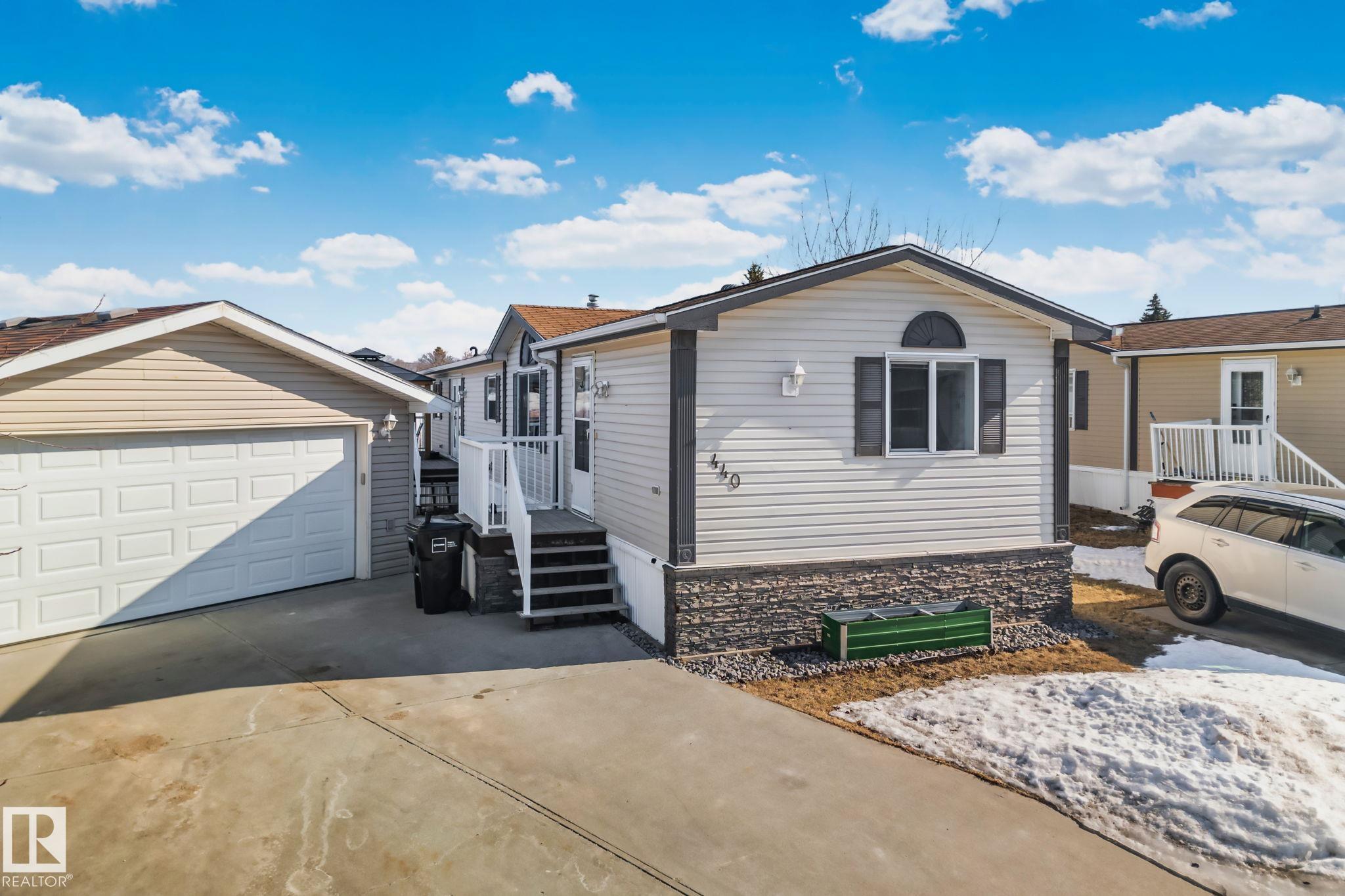 Picture for 440 Oak Wood CR NW