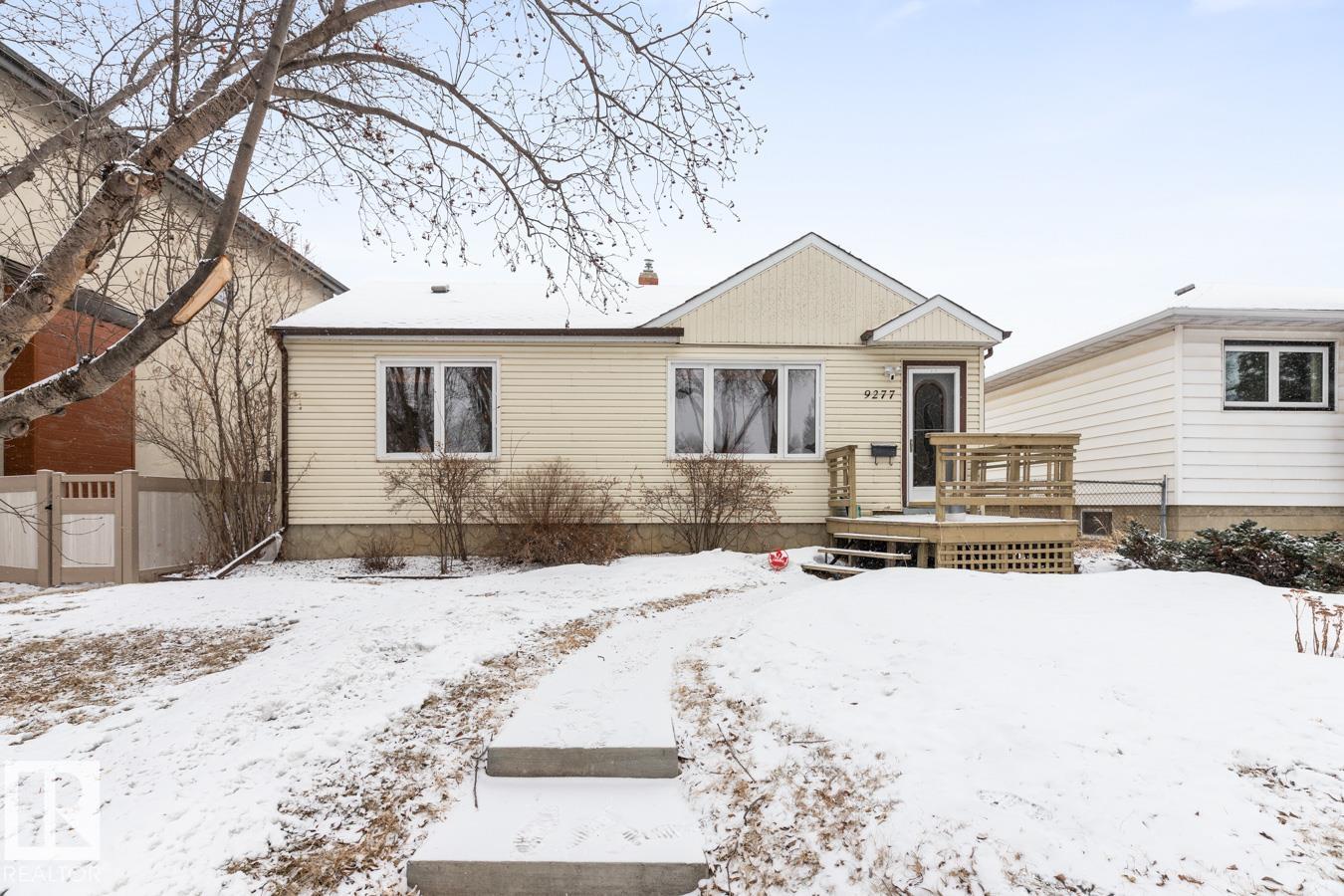 9277 86 Street NW, Strathearn, Edmonton photo number 2