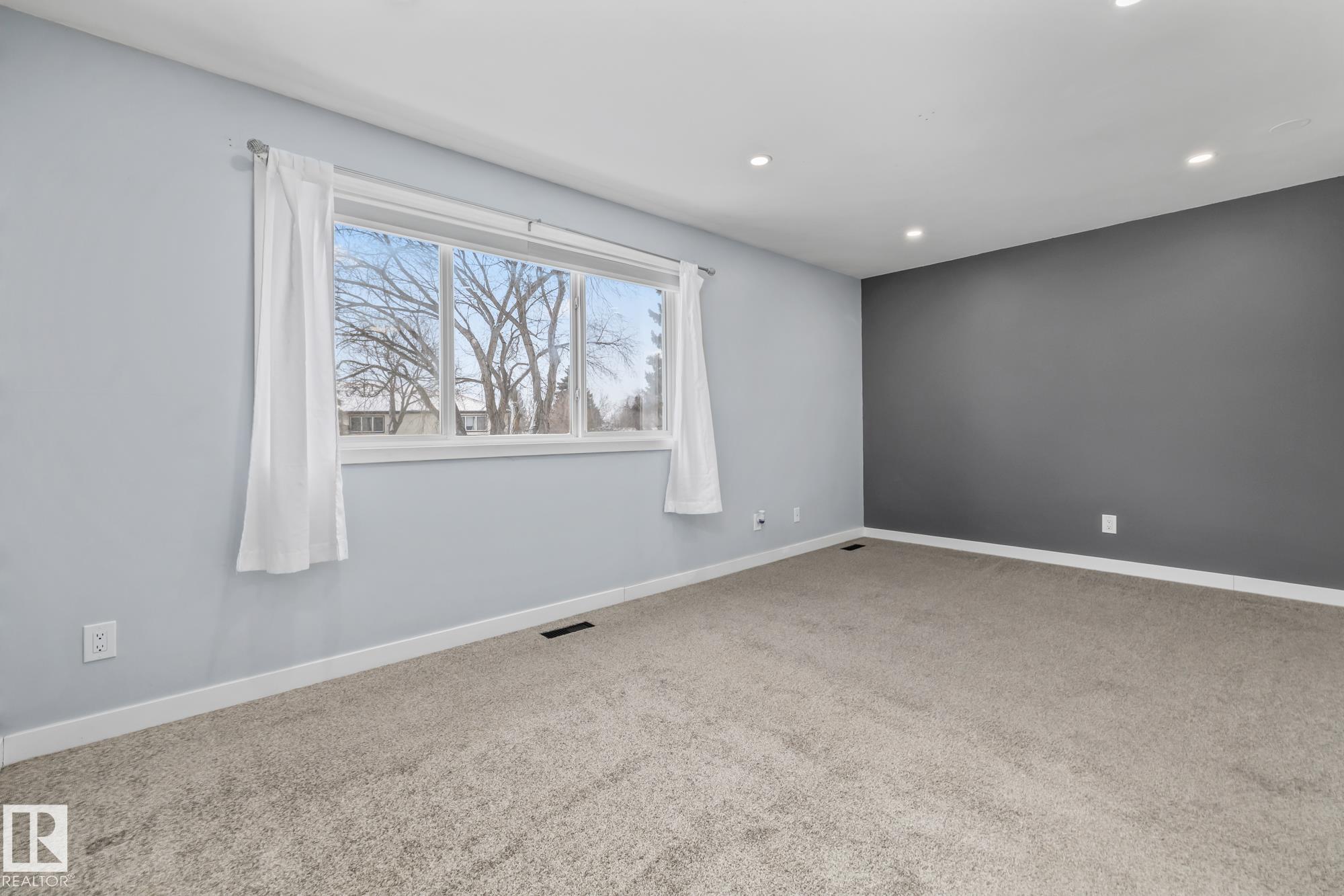 Photo 13 at 2149 141 Avenue NW, Bannerman, Edmonton