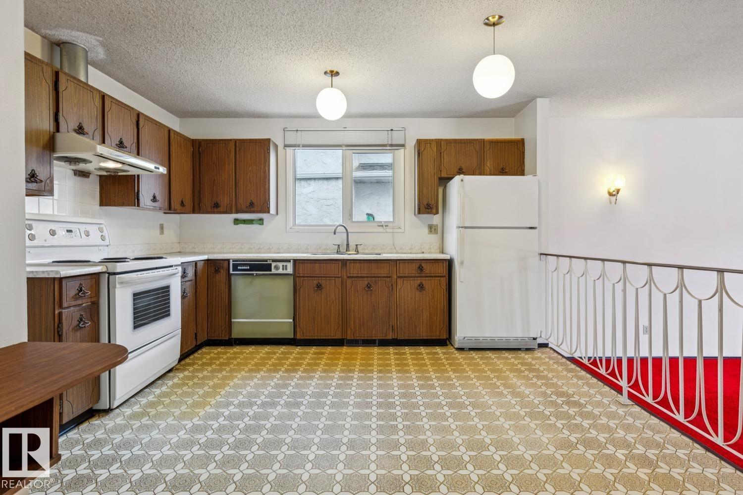 Photo 13 at 5512 150 Avenue NW, Casselman, Edmonton