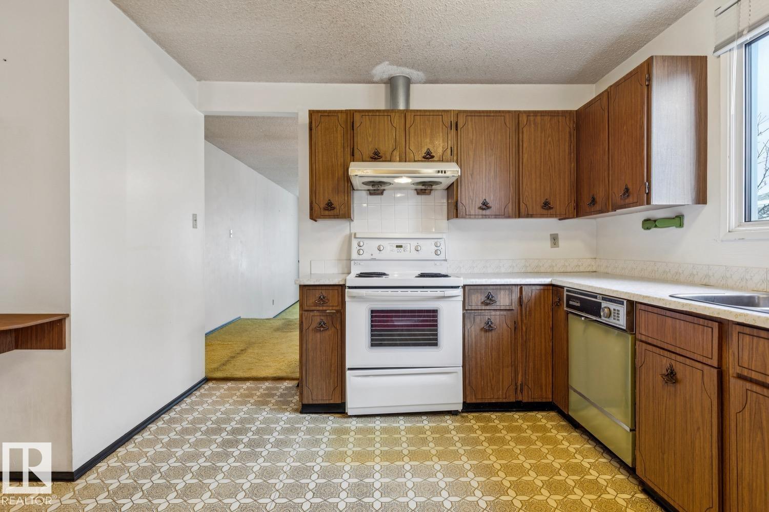 Photo 16 at 5512 150 Avenue NW, Casselman, Edmonton