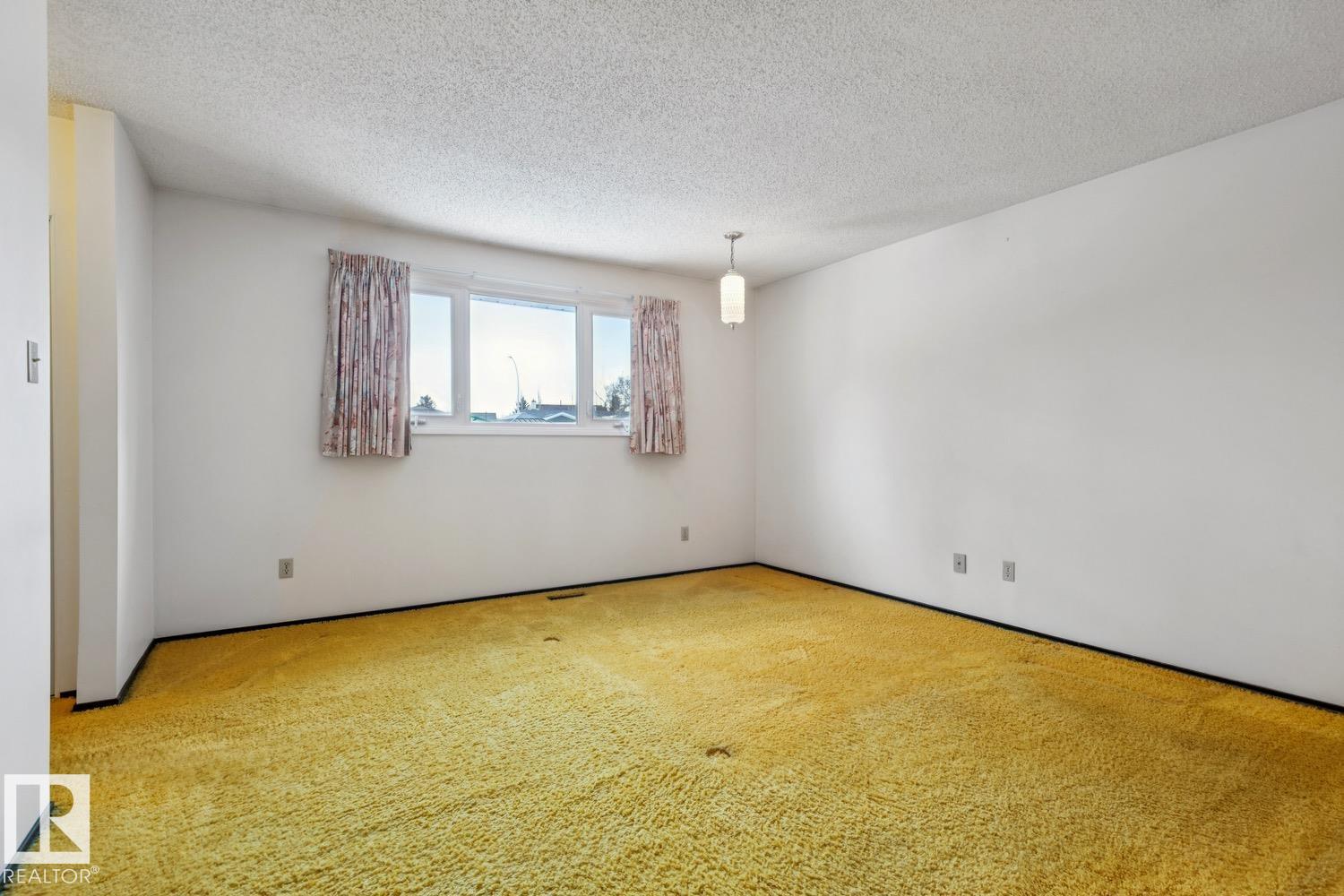 Photo 22 at 5512 150 Avenue NW, Casselman, Edmonton