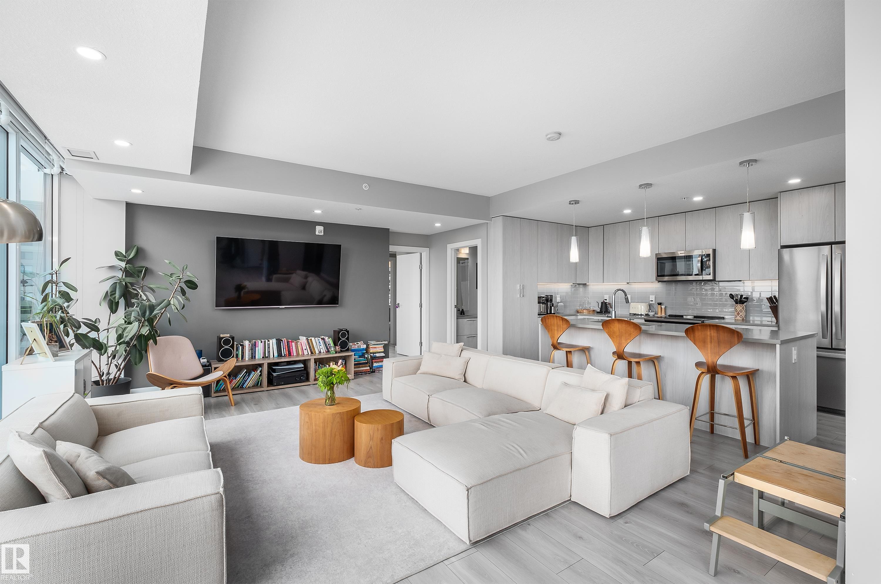 1700 - 10180 103 Street NW, Downtown, Edmonton photo number 2