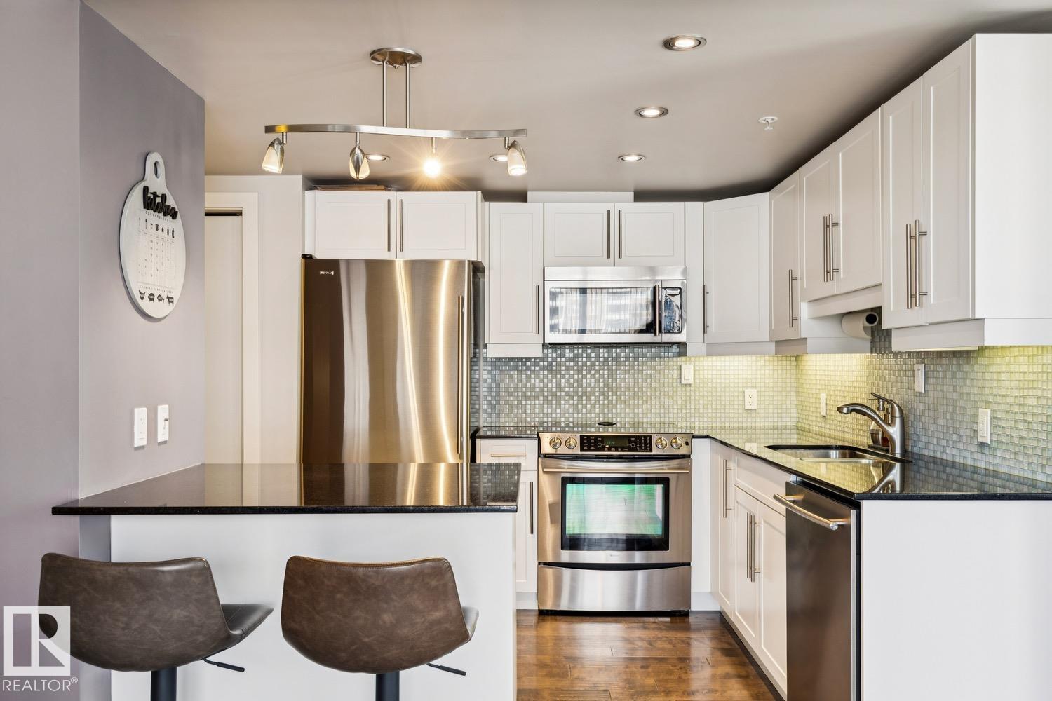 Photo 11 at 703 - 10046 117 Street NW, Wîhkwêntôwin, Edmonton