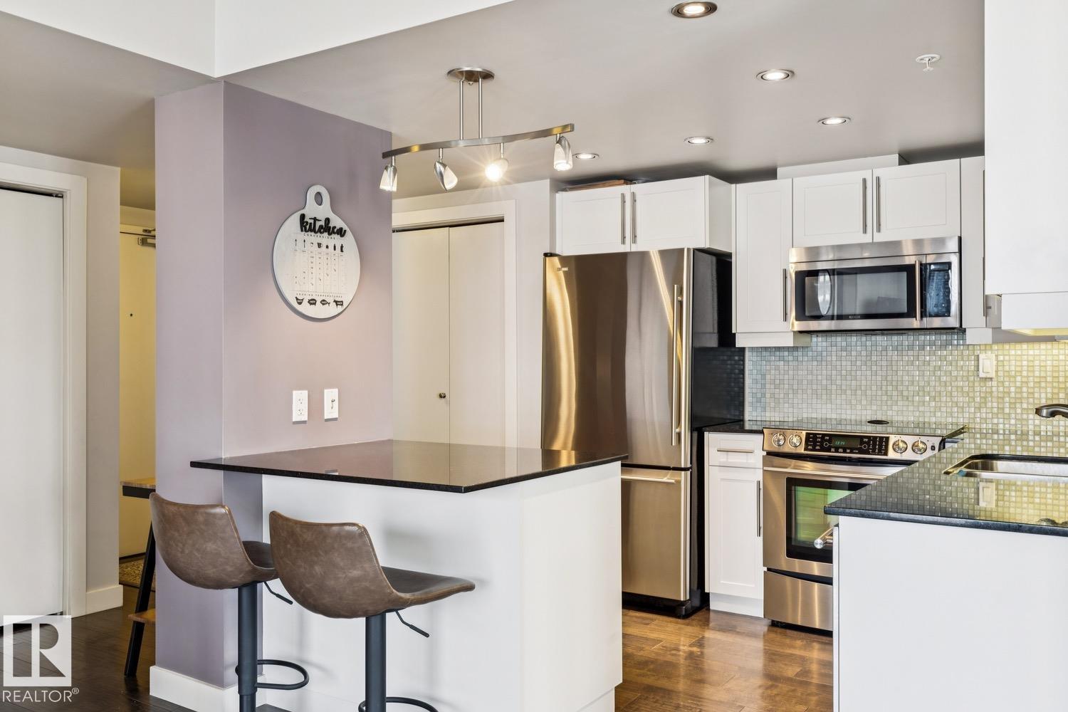 Photo 12 at 703 - 10046 117 Street NW, Wîhkwêntôwin, Edmonton