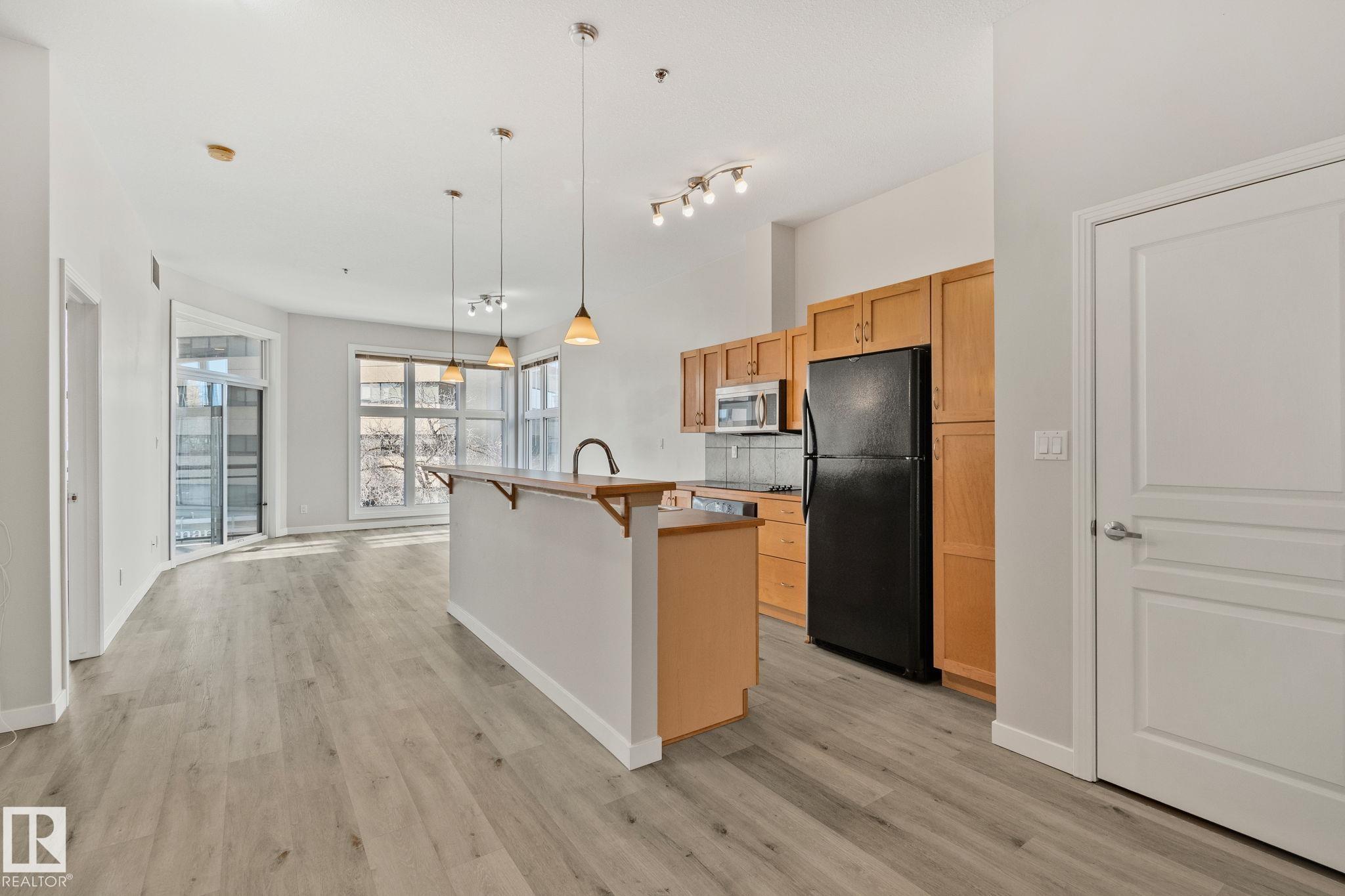 Photo 8 at 423 - 10147 112 Street NW, Wîhkwêntôwin, Edmonton