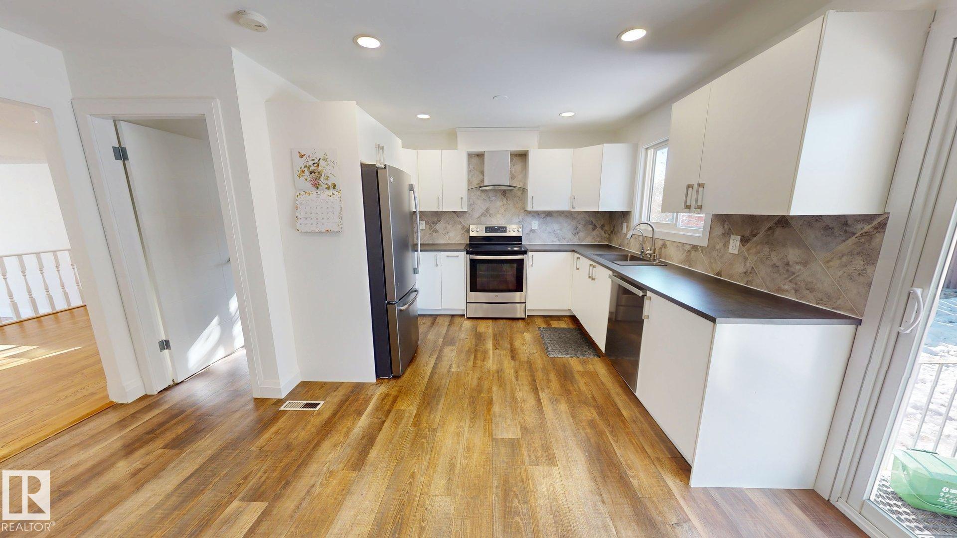 Photo 5 at 3718 103b Street NW, Duggan, Edmonton