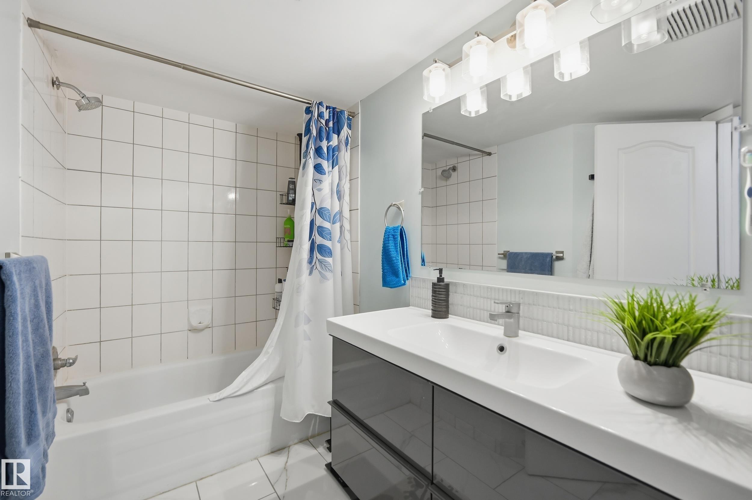 Photo 11 at 110 - 10153 117 Street NW, Wîhkwêntôwin, Edmonton