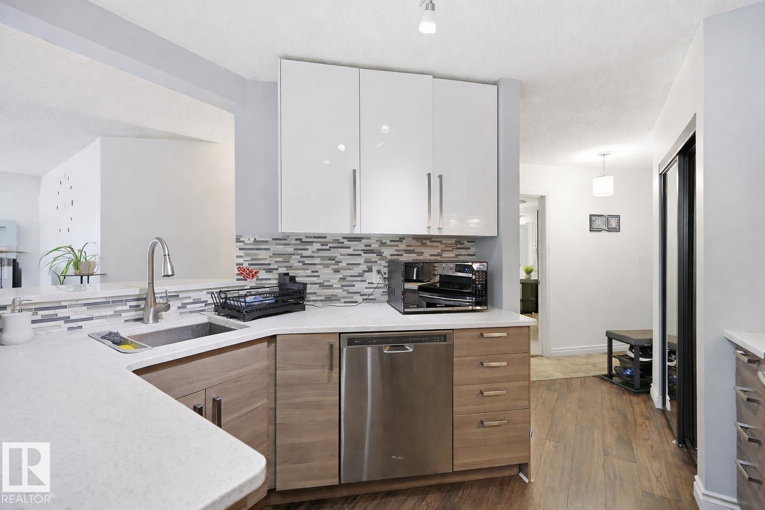 Photo 6 at 110 - 10153 117 Street NW, Wîhkwêntôwin, Edmonton