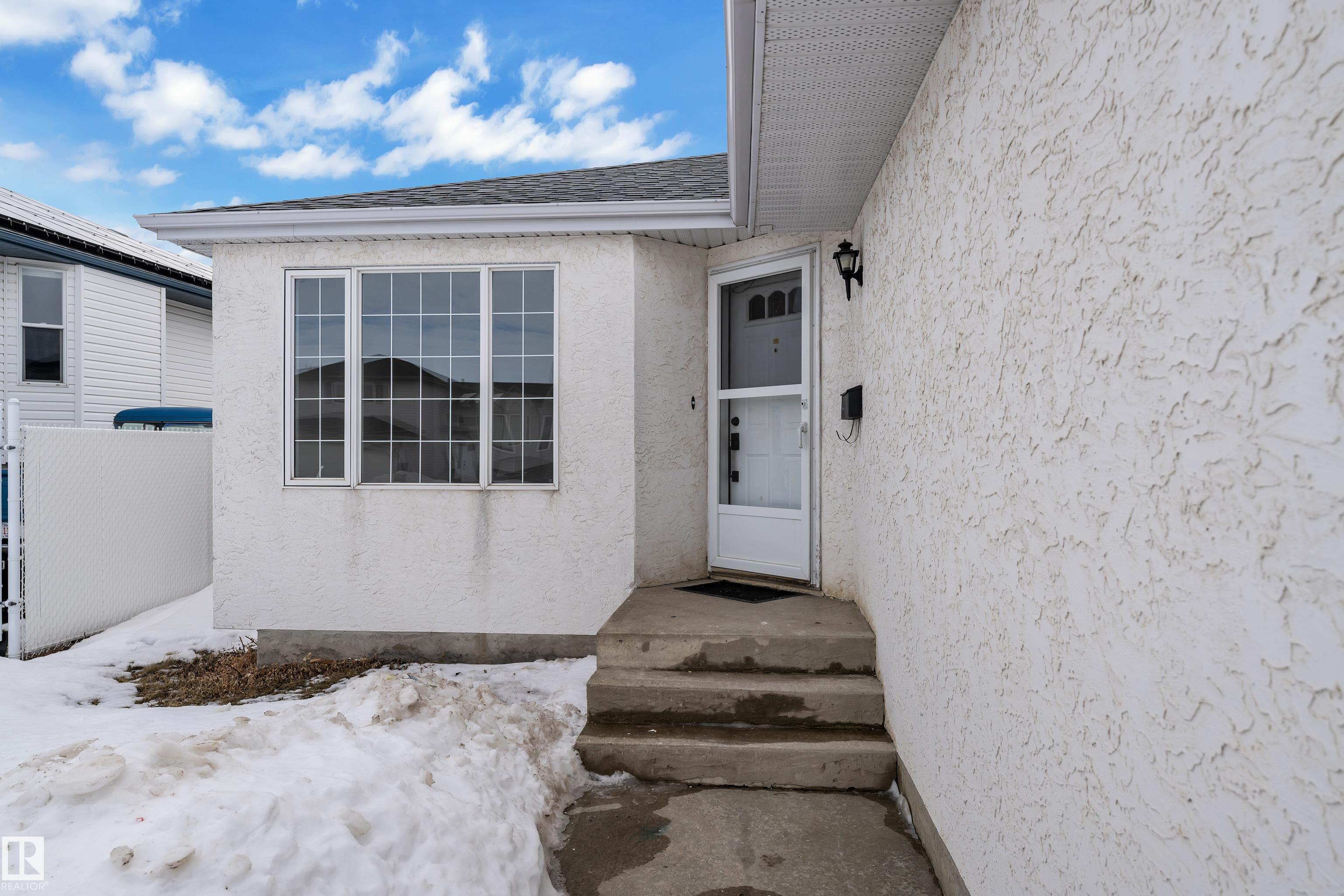 Photo 2 at 6741 162a Avenue NW, Ozerna, Edmonton