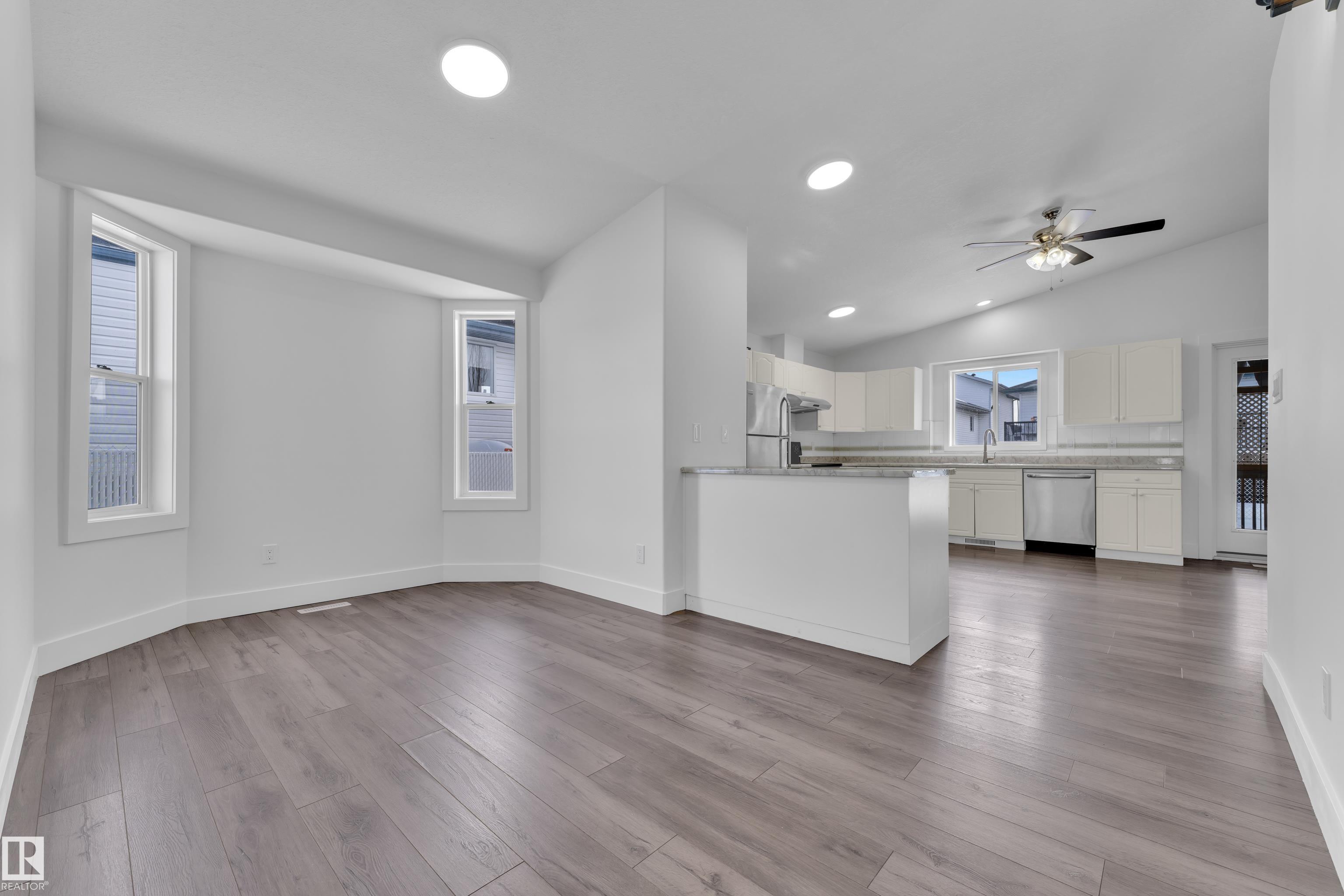 Photo 12 at 6741 162a Avenue NW, Ozerna, Edmonton