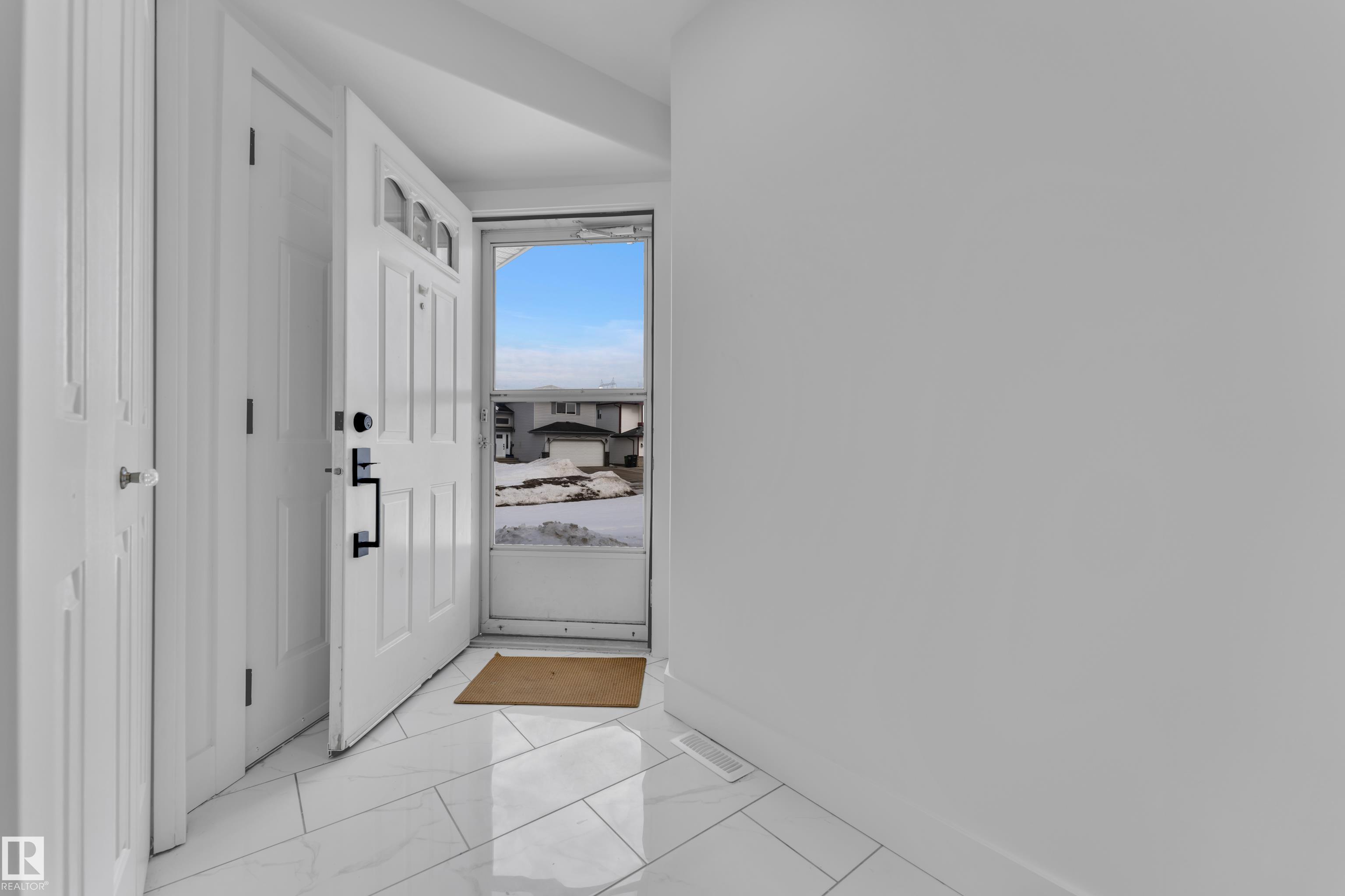 Photo 3 at 6741 162a Avenue NW, Ozerna, Edmonton