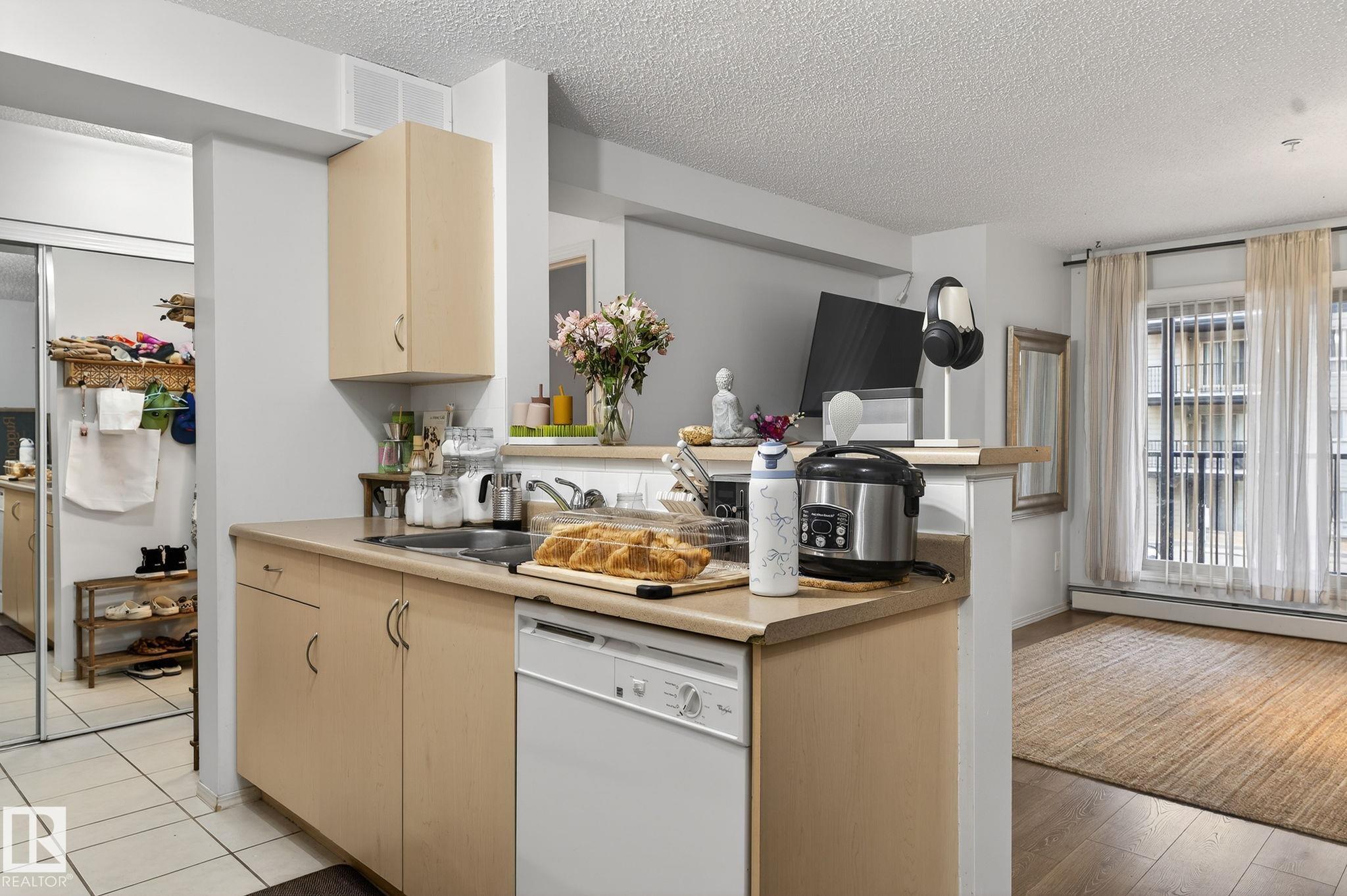 Photo 9 at 203 - 17003 67 Avenue NW, Callingwood South, Edmonton