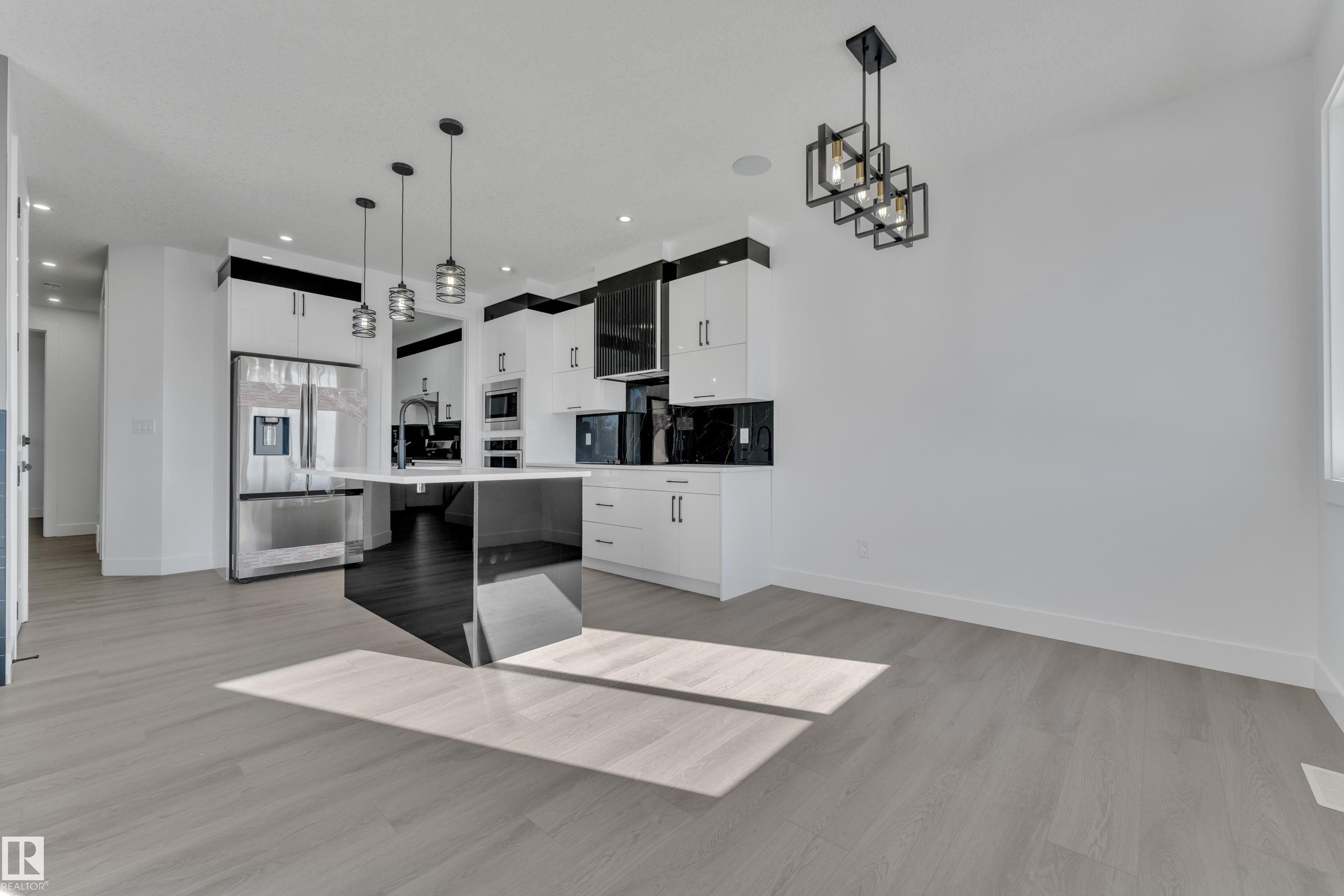 Photo 8 at 2027 154 Avenue NW, Gorman, Edmonton