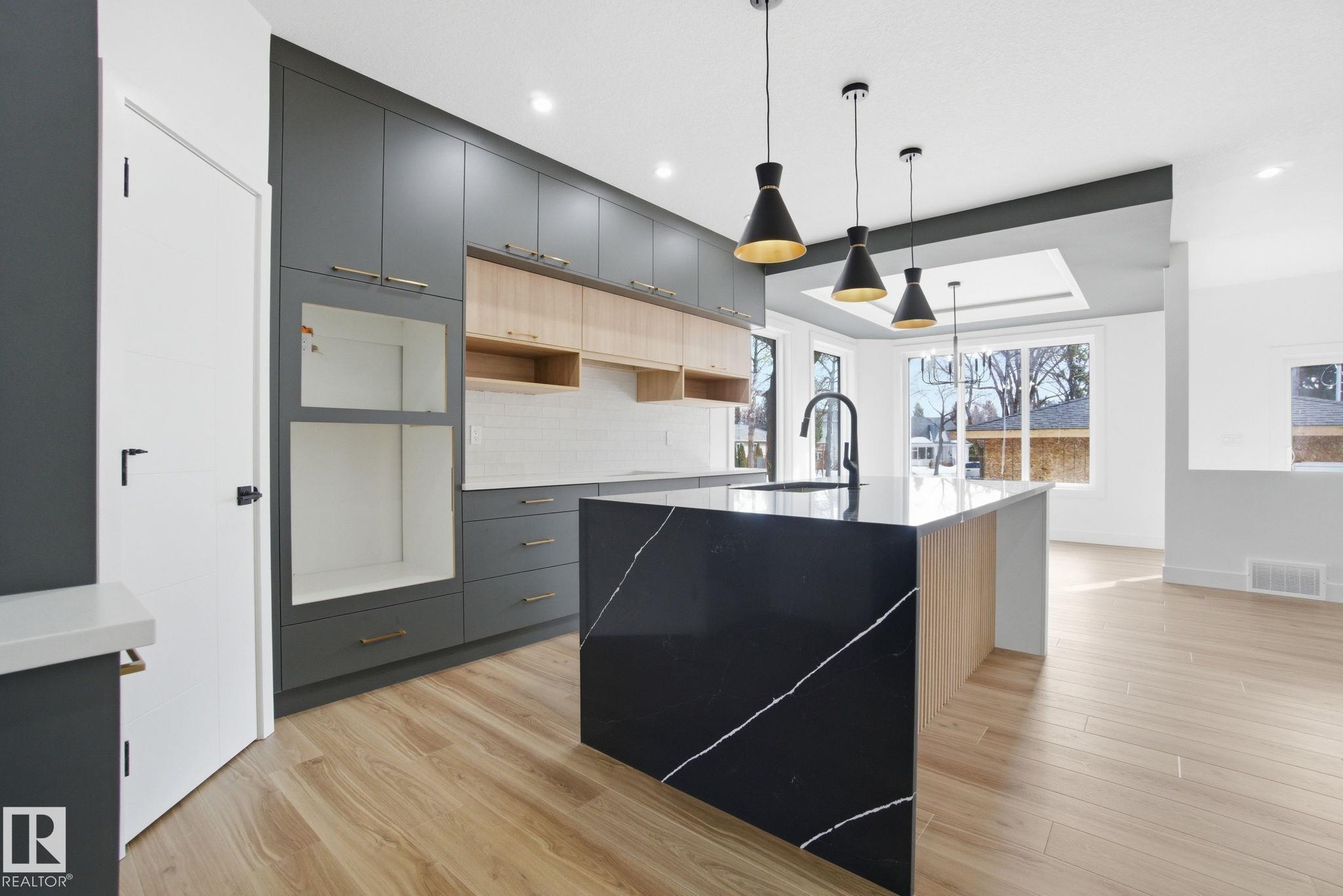 Photo 12 at 7603 92 Avenue NW, Holyrood, Edmonton