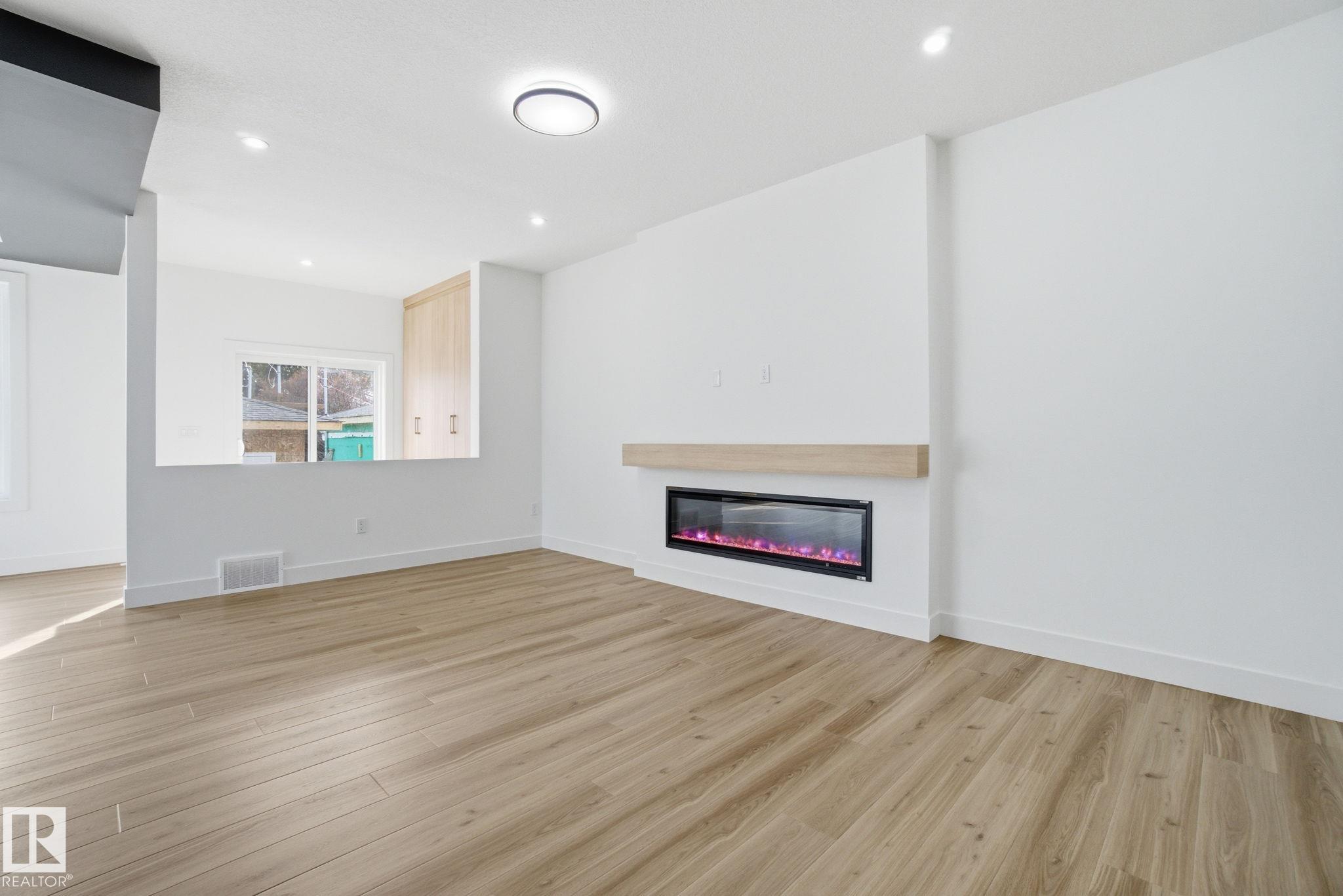 Photo 17 at 7603 92 Avenue NW, Holyrood, Edmonton