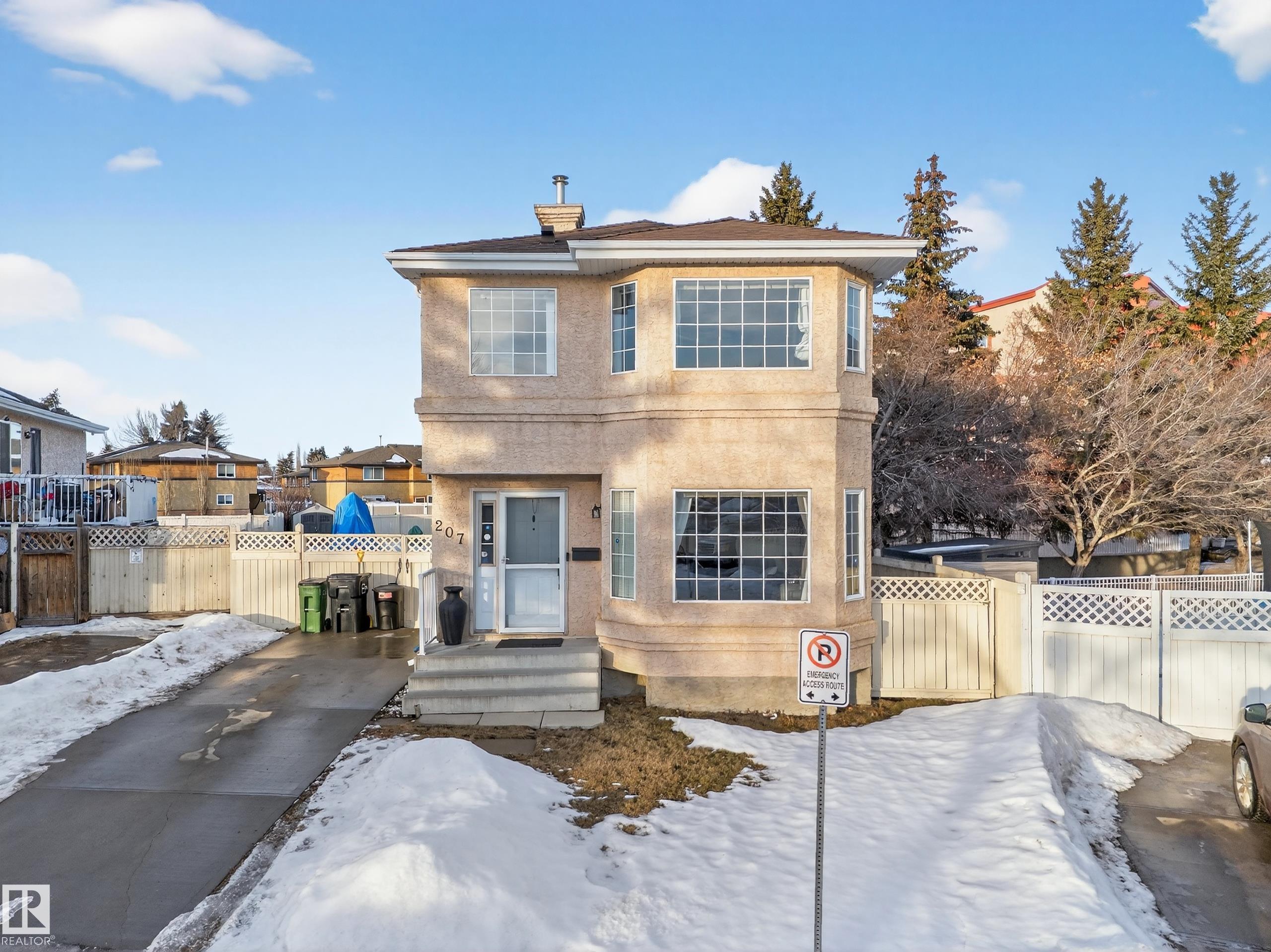 Photo 2 at 207 River point(e) NW, Kernohan, Edmonton