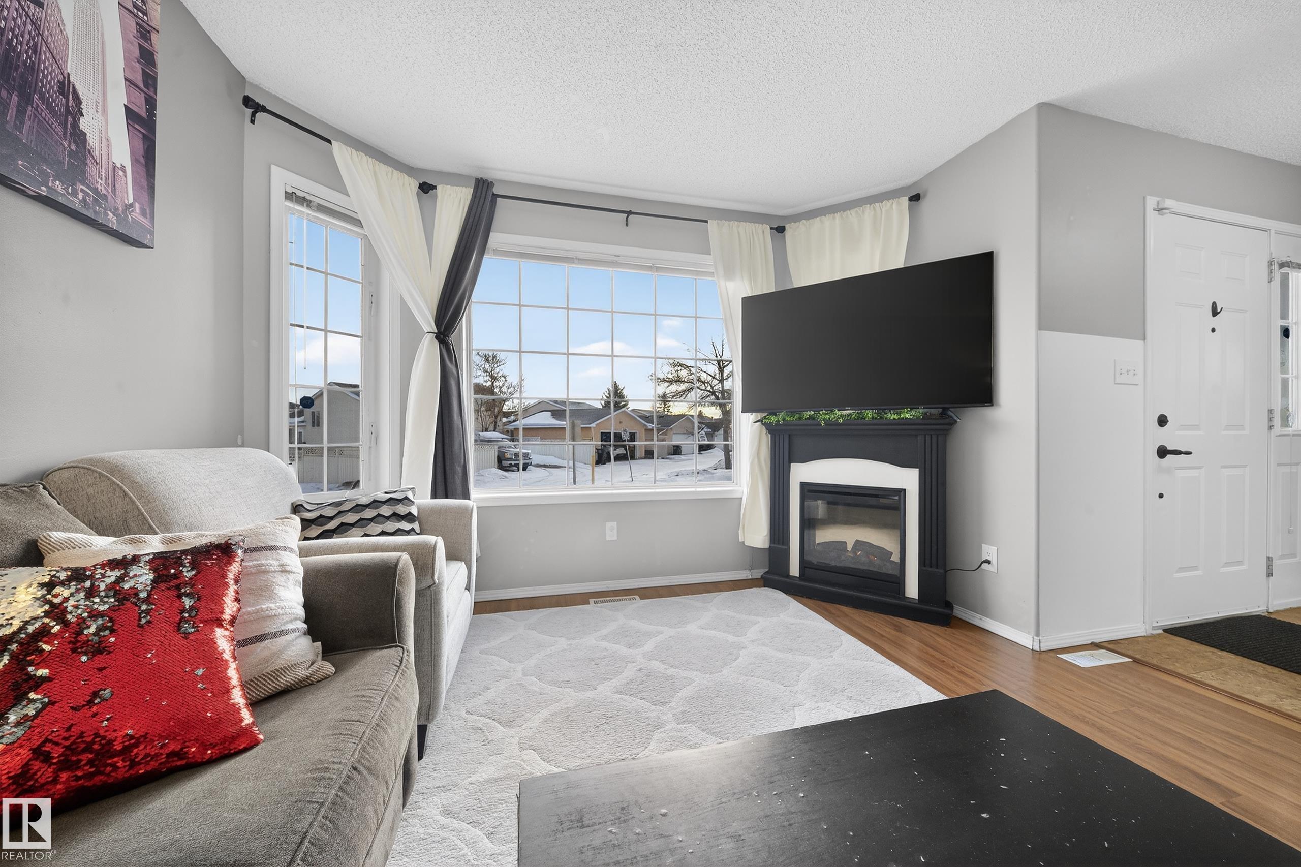 Photo 11 at 207 River point(e) NW, Kernohan, Edmonton